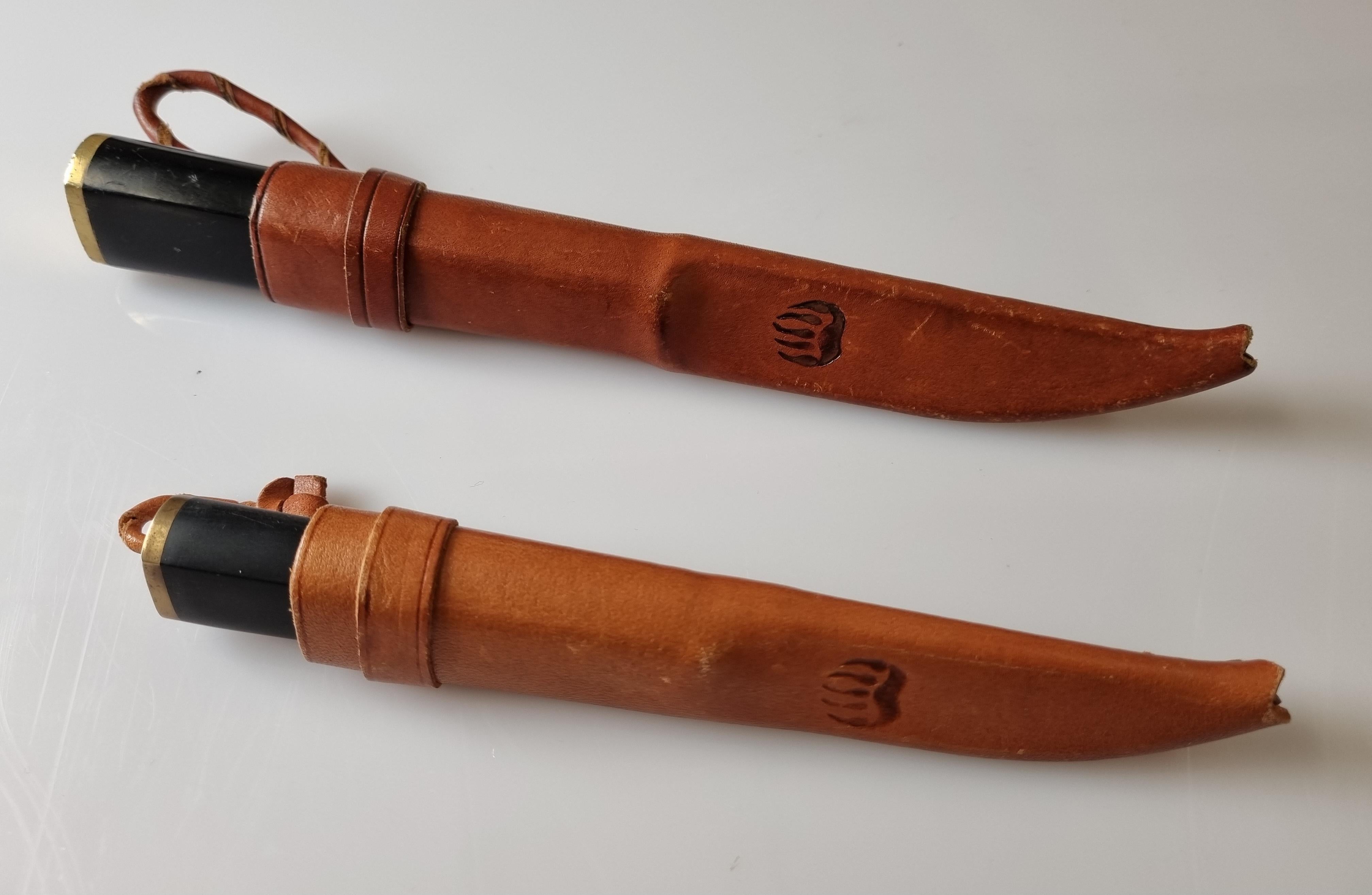 Tapio Wirkkala designed this iconic knife in 1961. It has a stainless steel blade and brass fitted details in the nylon black handle. The bear claw is leather sheath.
The smaller item has not seen heavy everyday use. The steel blade is in beautiful