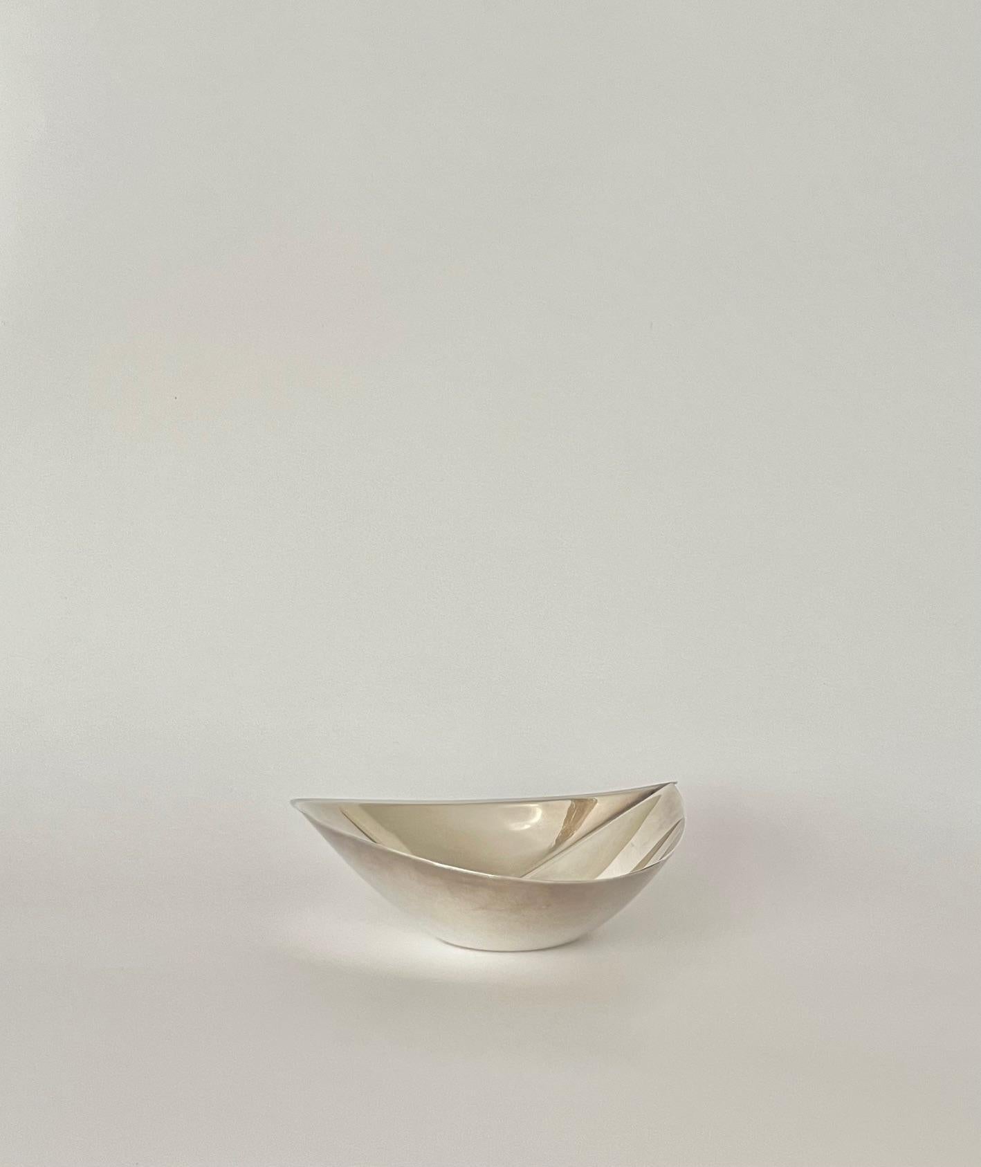 Scandinavo moderno Ciotola d'argento Tapio Wirkkala in vendita