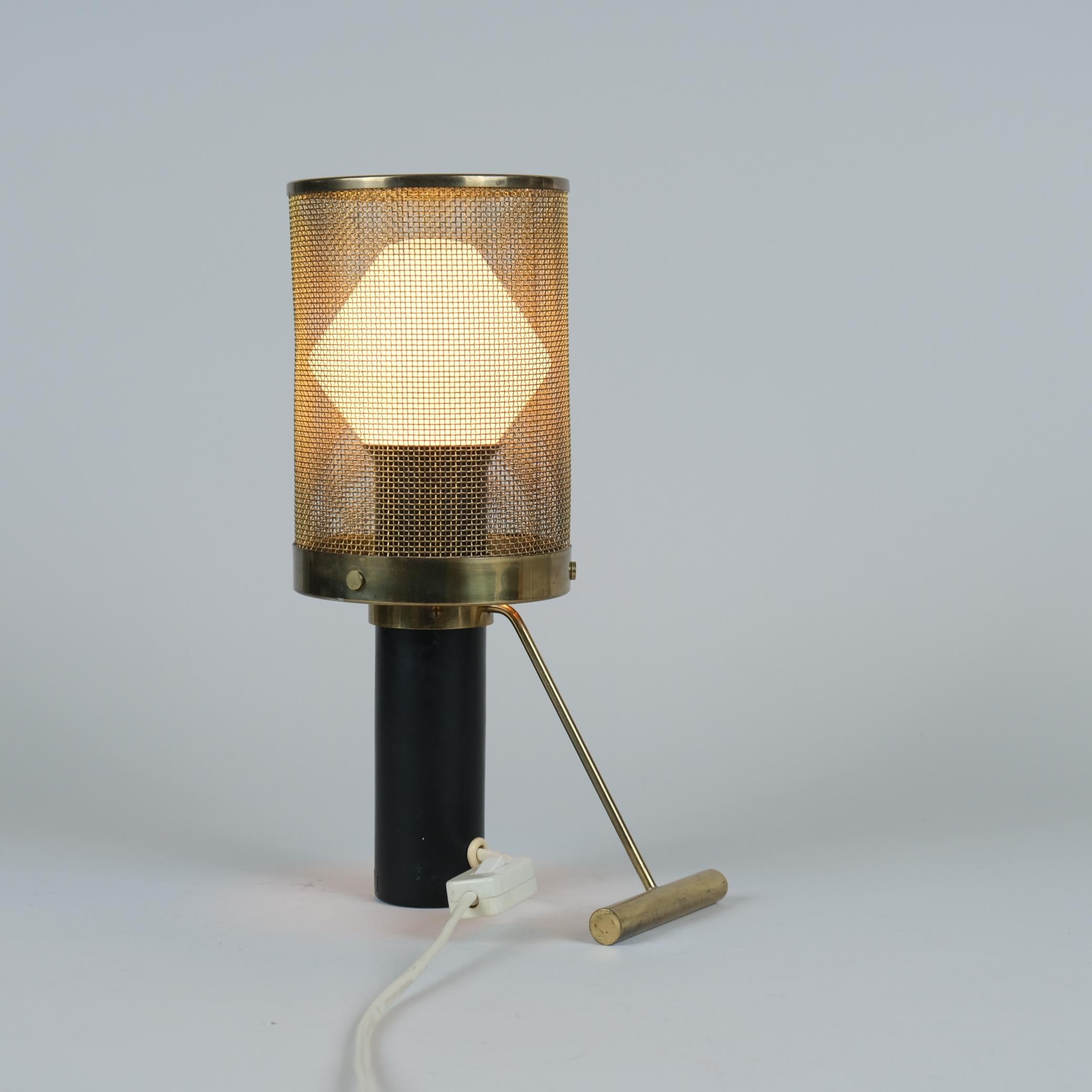 Lampe de table Tapio Wirkkala modèle K11-81 en noir et laiton, Idman années 1950 en vente 3