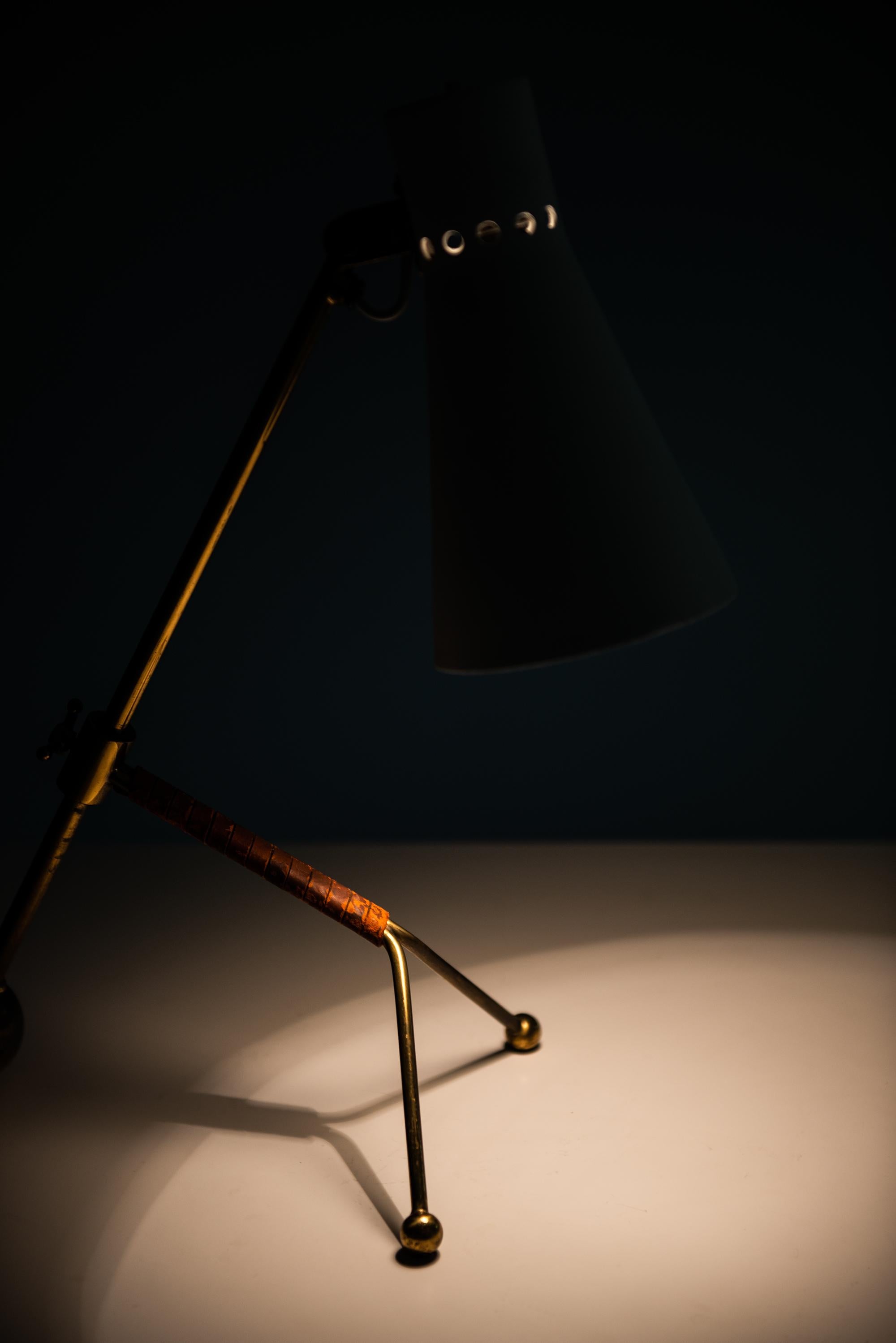 Tapio Wirkkala Table Lamp Model KD-11 by Idman in Finland For Sale 3