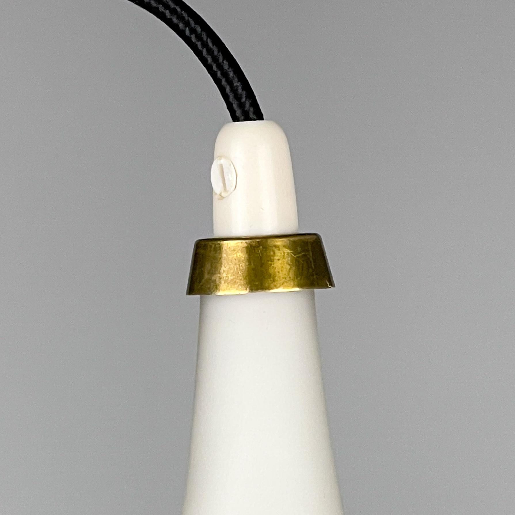 Scandinavian Modern Tapio Wirkkala Triennale pendant Light White Glass 1960s In Good Condition For Sale In EL Waalre, NL
