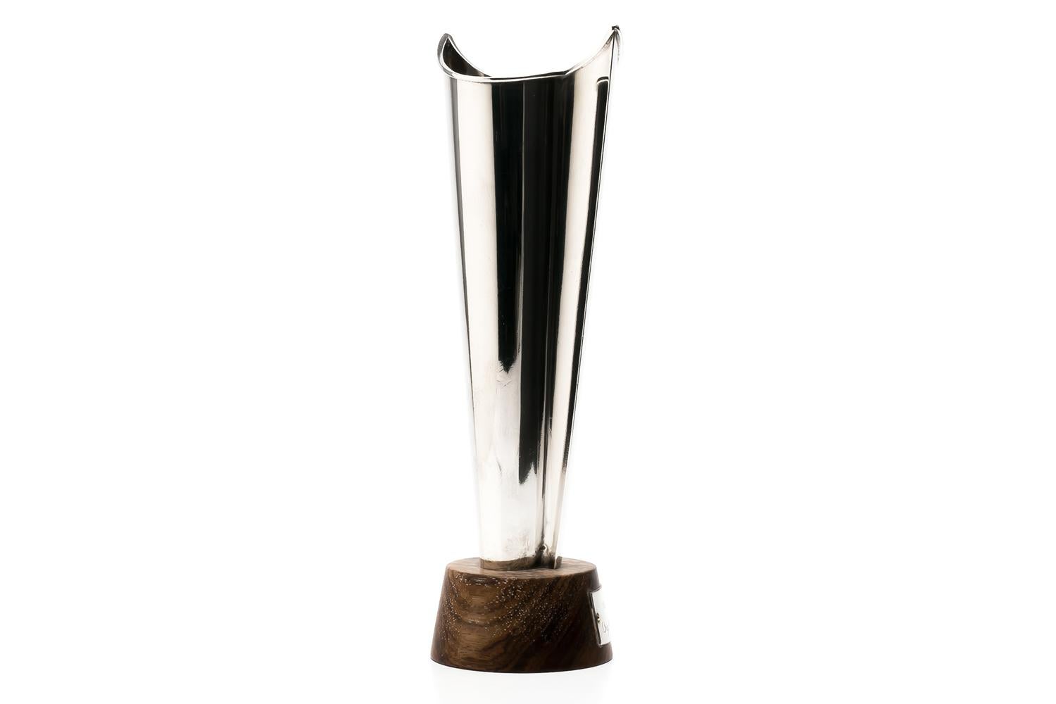 Metà XX secolo Tapio Wirkkala / Vaso TW228 / Hopeakeskus / 1964 in vendita