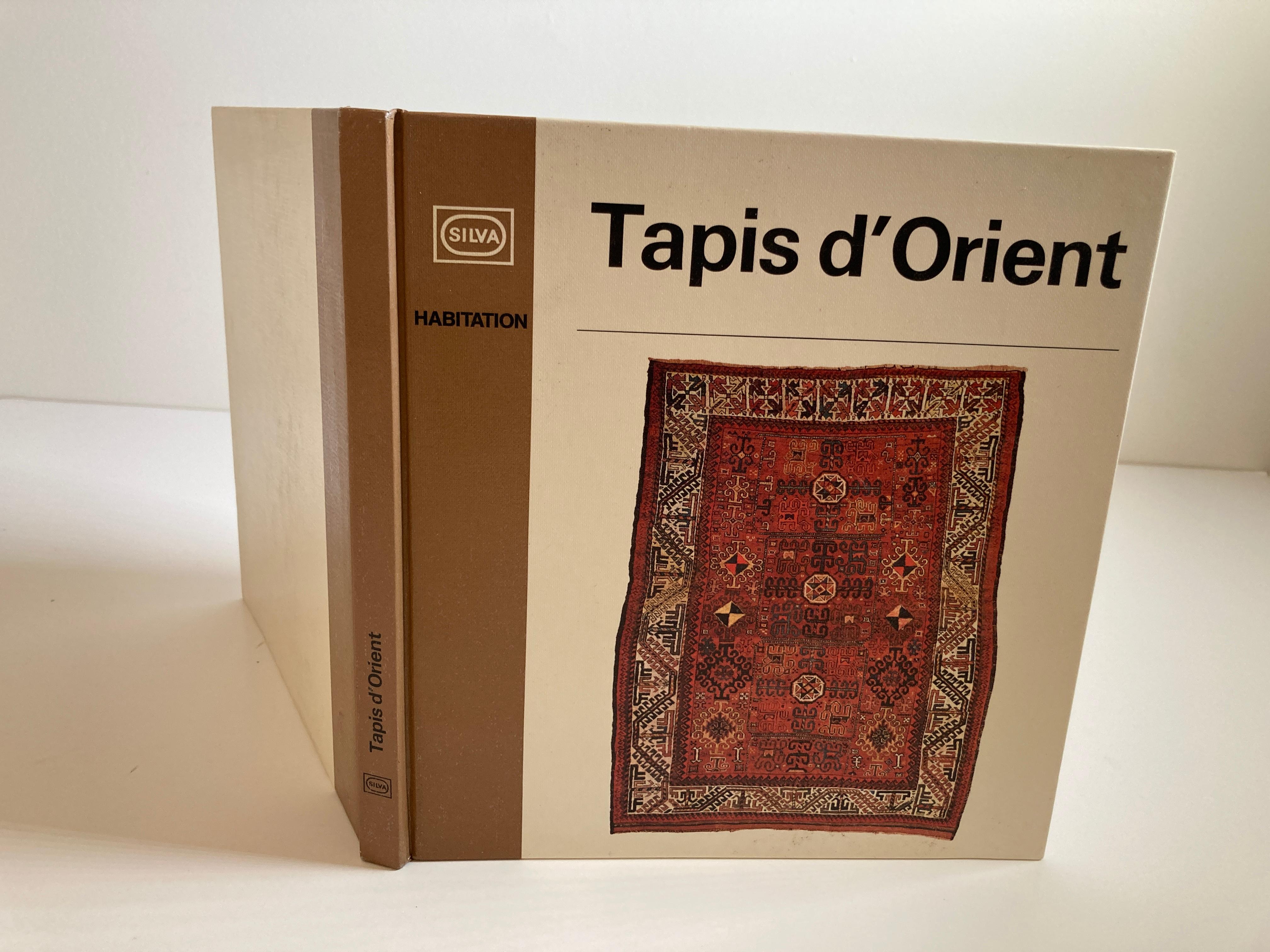 Tapis D' Orient small table book on oriental carpets.
By Stephen A Milhofer edition Silva Zurich.
in French language.
Great pictures.
Hardcover in excellent condition.