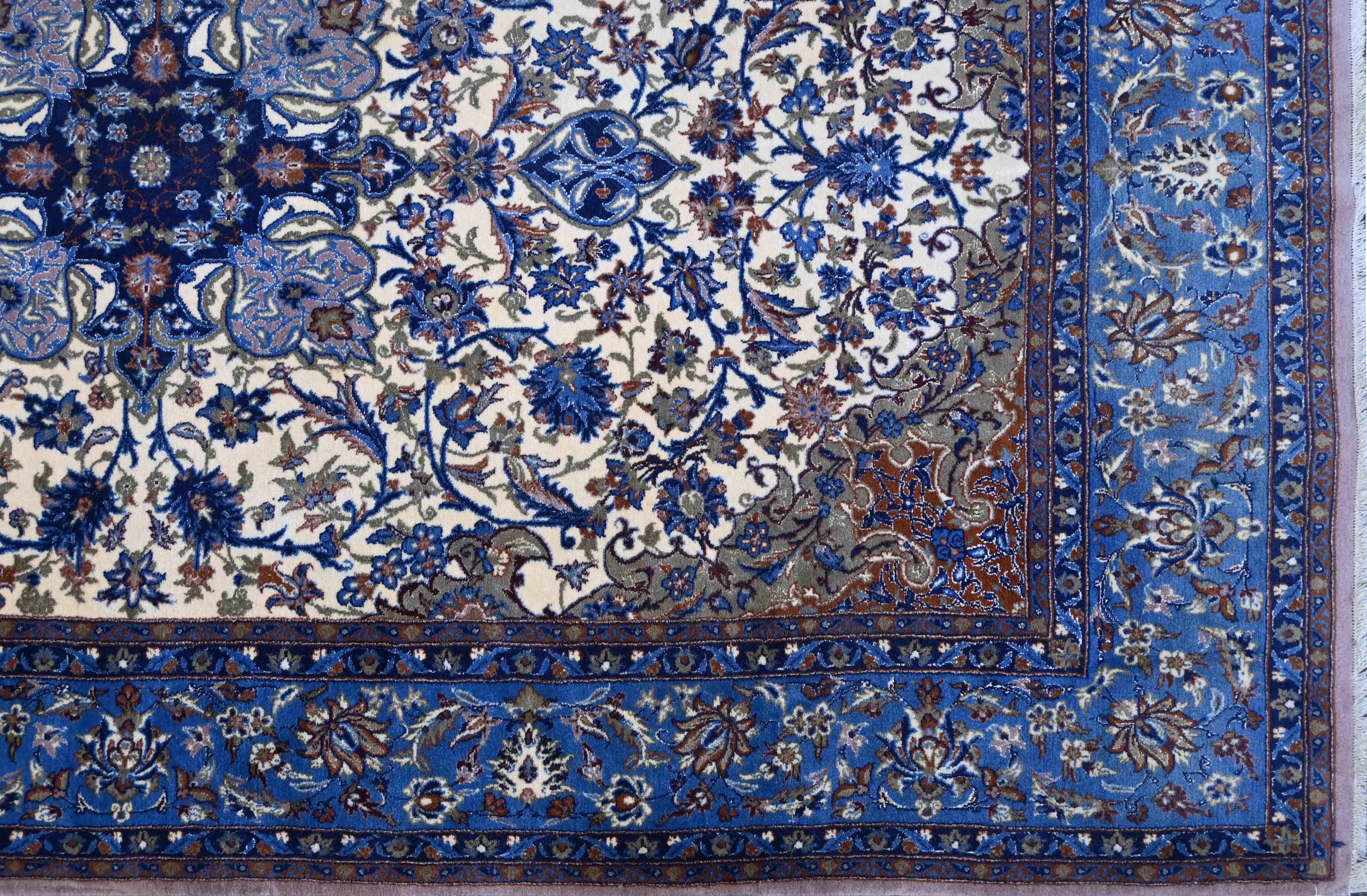 Located a stone's throw from the Eiffel Tower in Paris, we are a French family business
specializing in the purchase, sale, expertise, cleaning, restoration and conservation of
tapestries, rugs, kilims and antique, modern and contemporary
