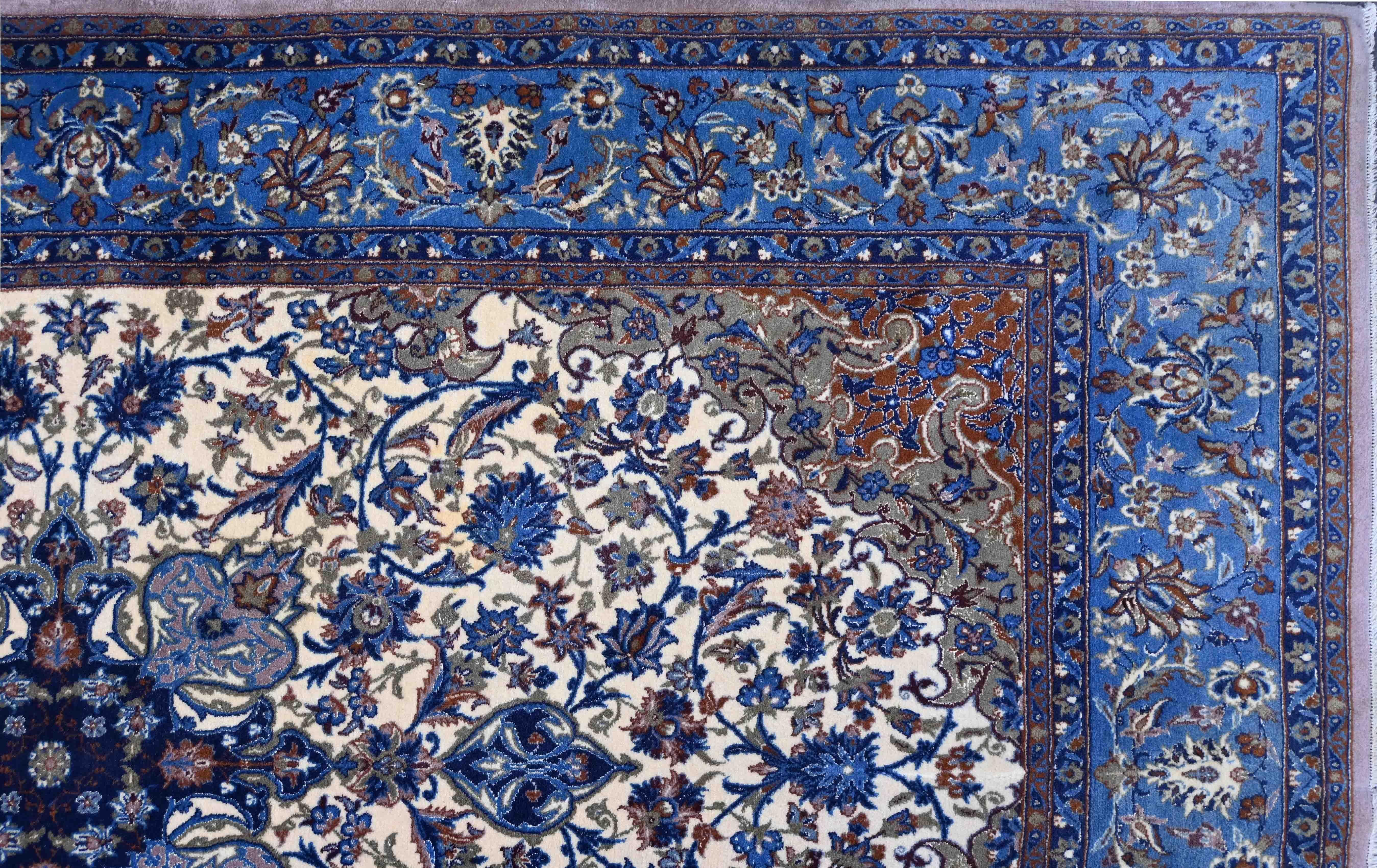 Tribal Tapis Persan Ispahan, Fait Main En Laine Et Soie - 1m80x1m08 - N° 748 For Sale