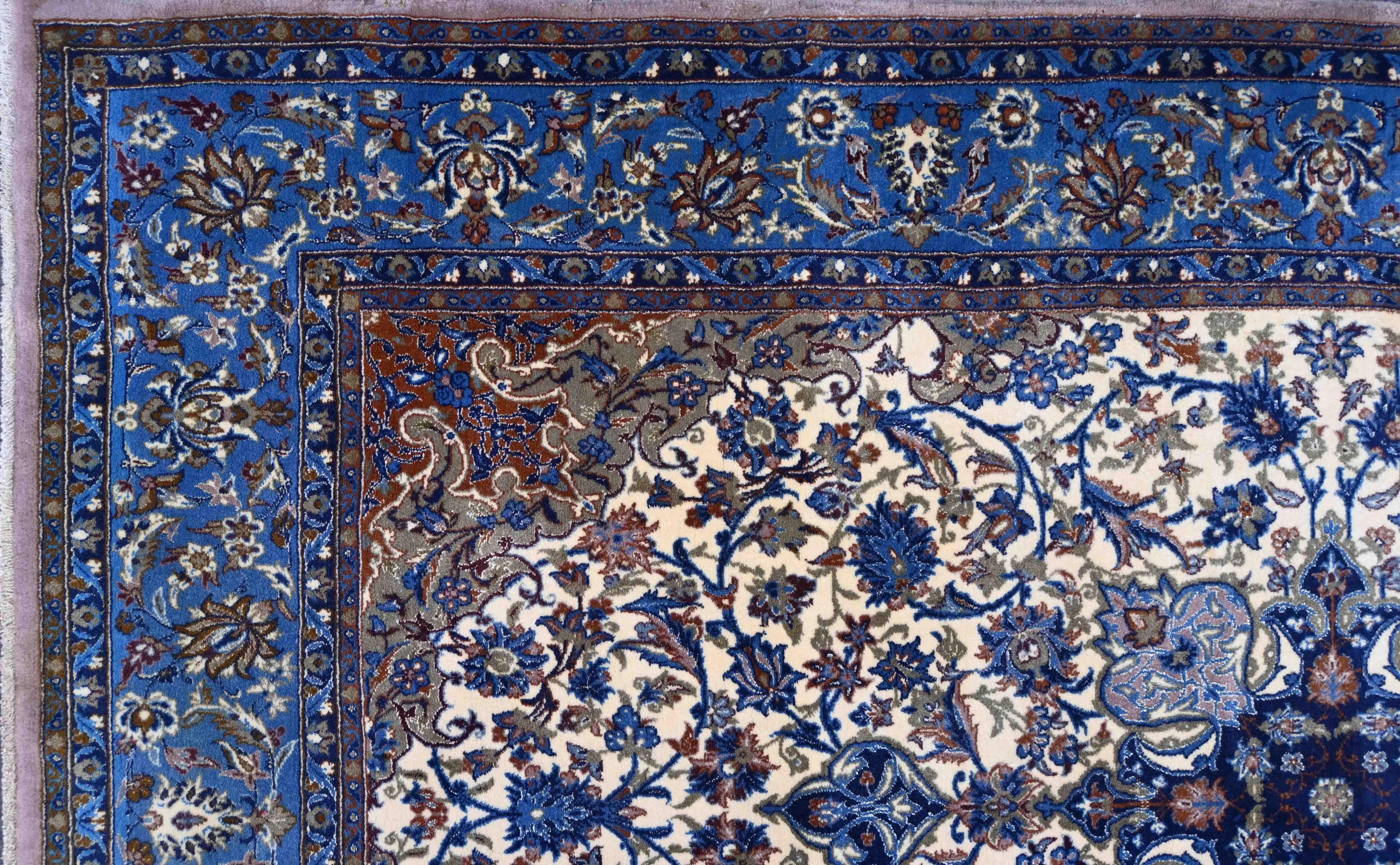 Persian Tapis Persan Ispahan, Fait Main En Laine Et Soie - 1m80x1m08 - N° 748 For Sale