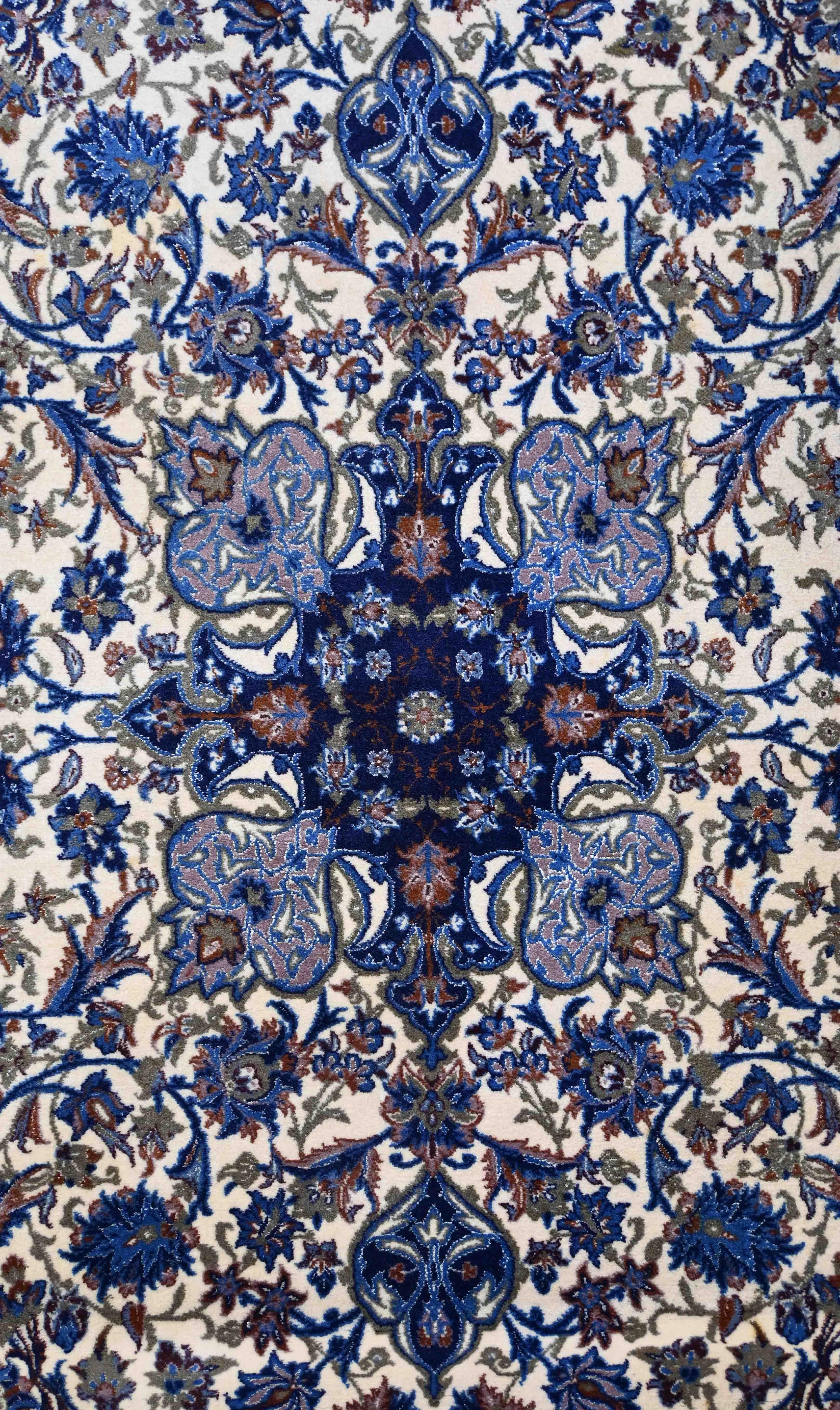Tapis Persan Ispahan, Fait Main En Laine Et Soie - 1m80x1m08 - N° 748 In Excellent Condition For Sale In Paris, FR