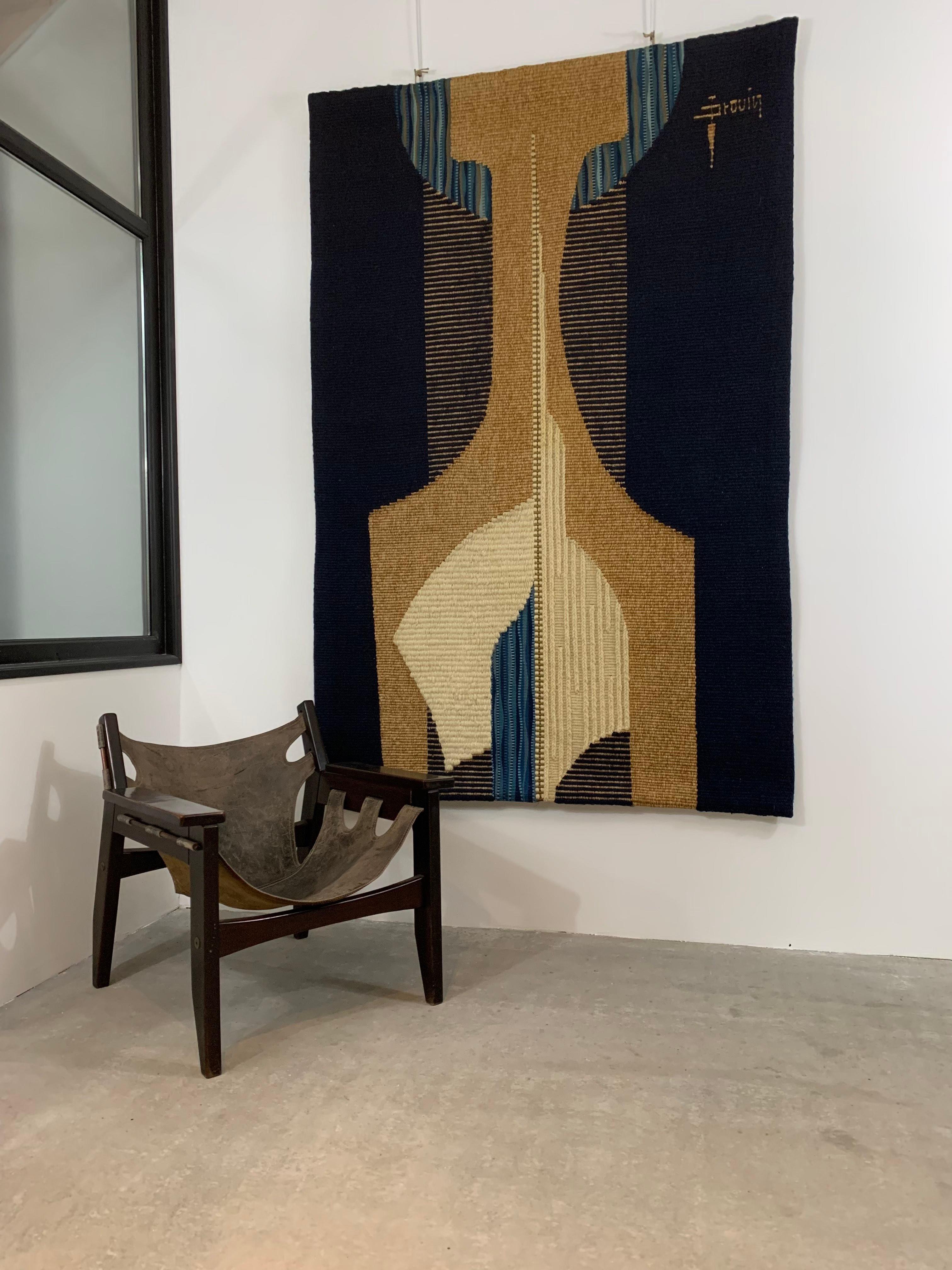 Unique piece, signed, in perfect condition. 

Daniel Drouin, eminent artist of 20th century French artistic tapestry.

The skilful play of materials and the clever selection of color combinations blend harmoniously into the weaving, creating a