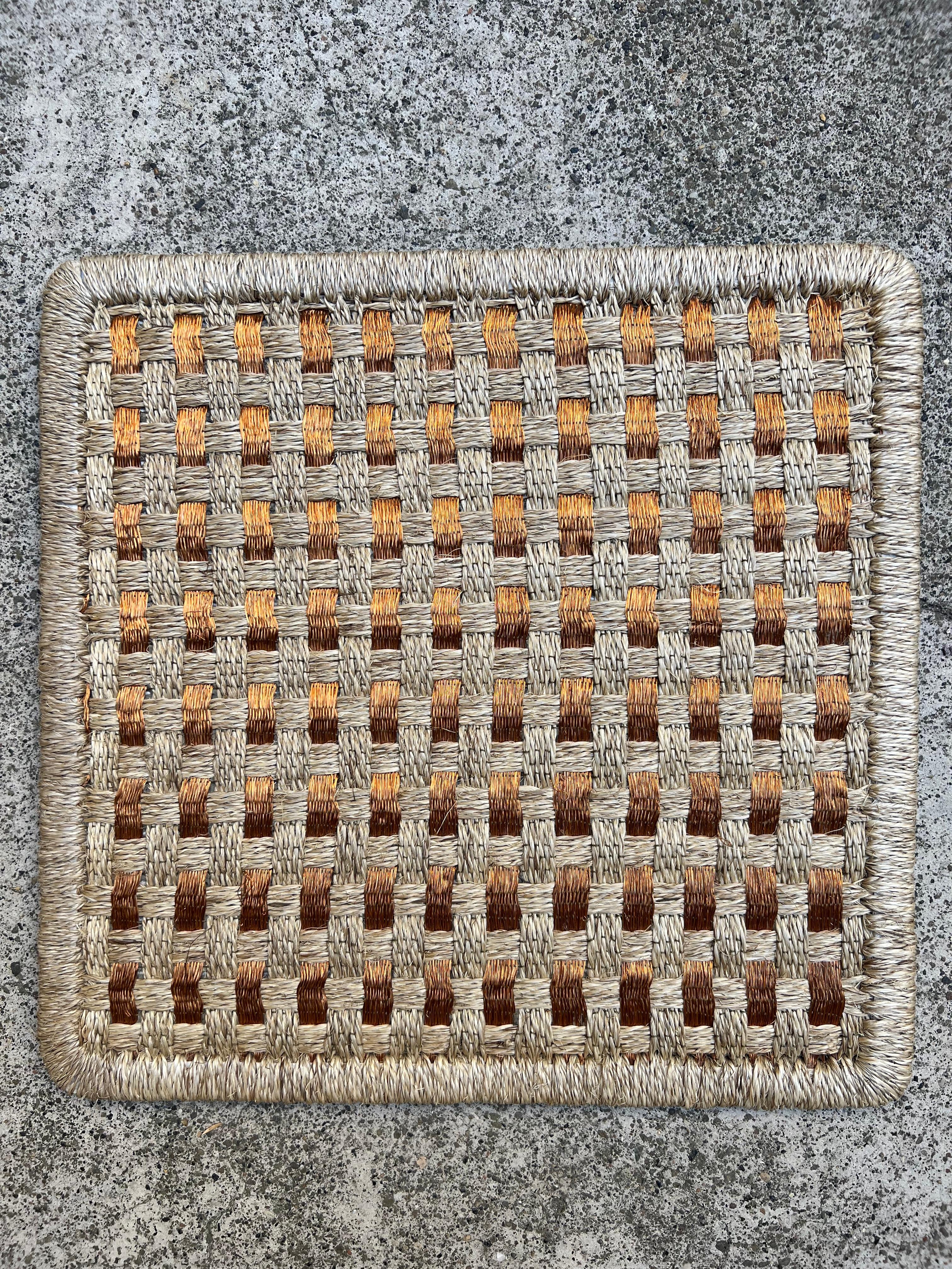 Hand-Crafted Sand Natural Fiber and Copper Handcrafted Area Rug 2'11