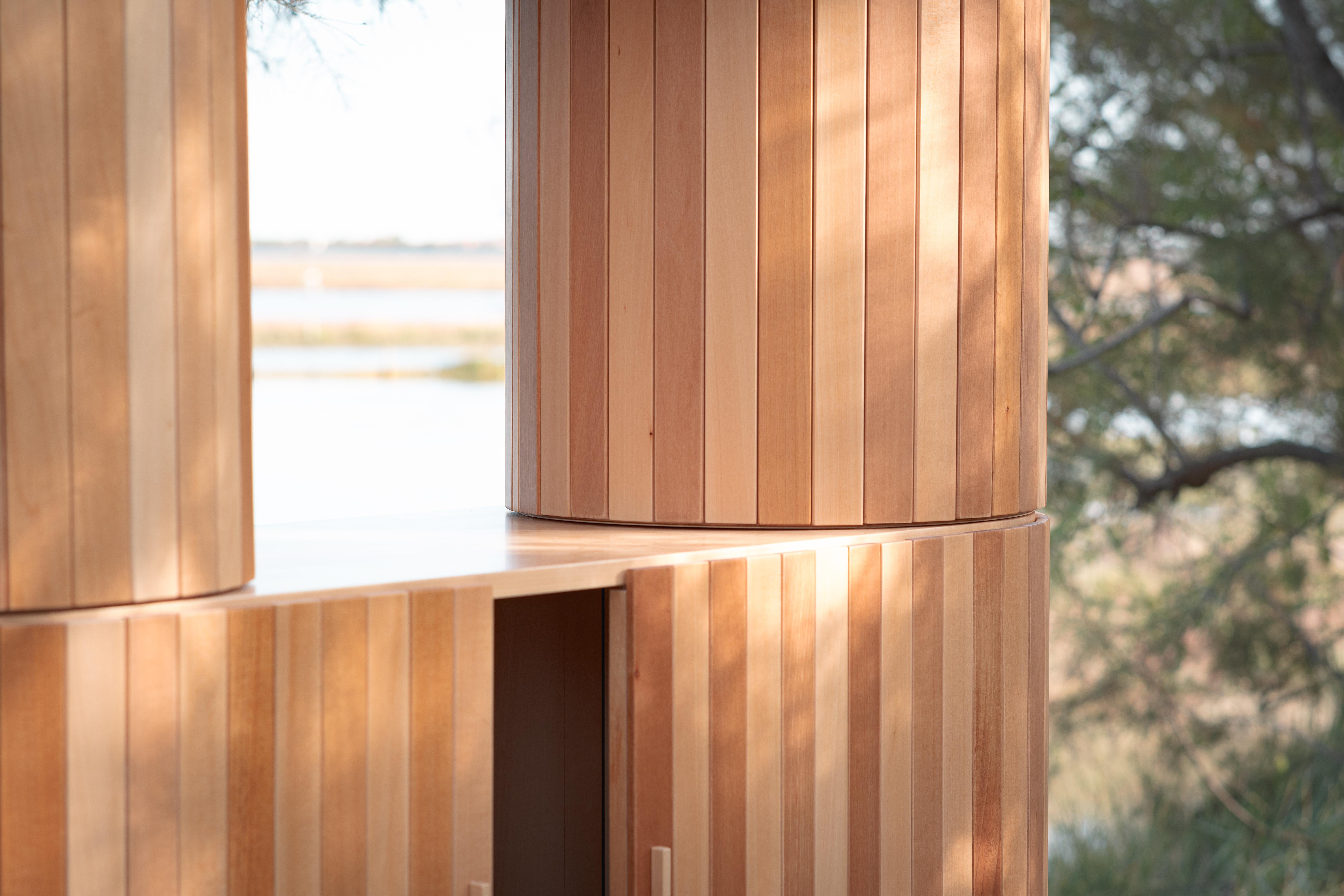 Tapparella cabinet, in basswood and walnut, by Cara Davide for Medulum In condizioni Nuovo in vendita a Meolo, Venezia