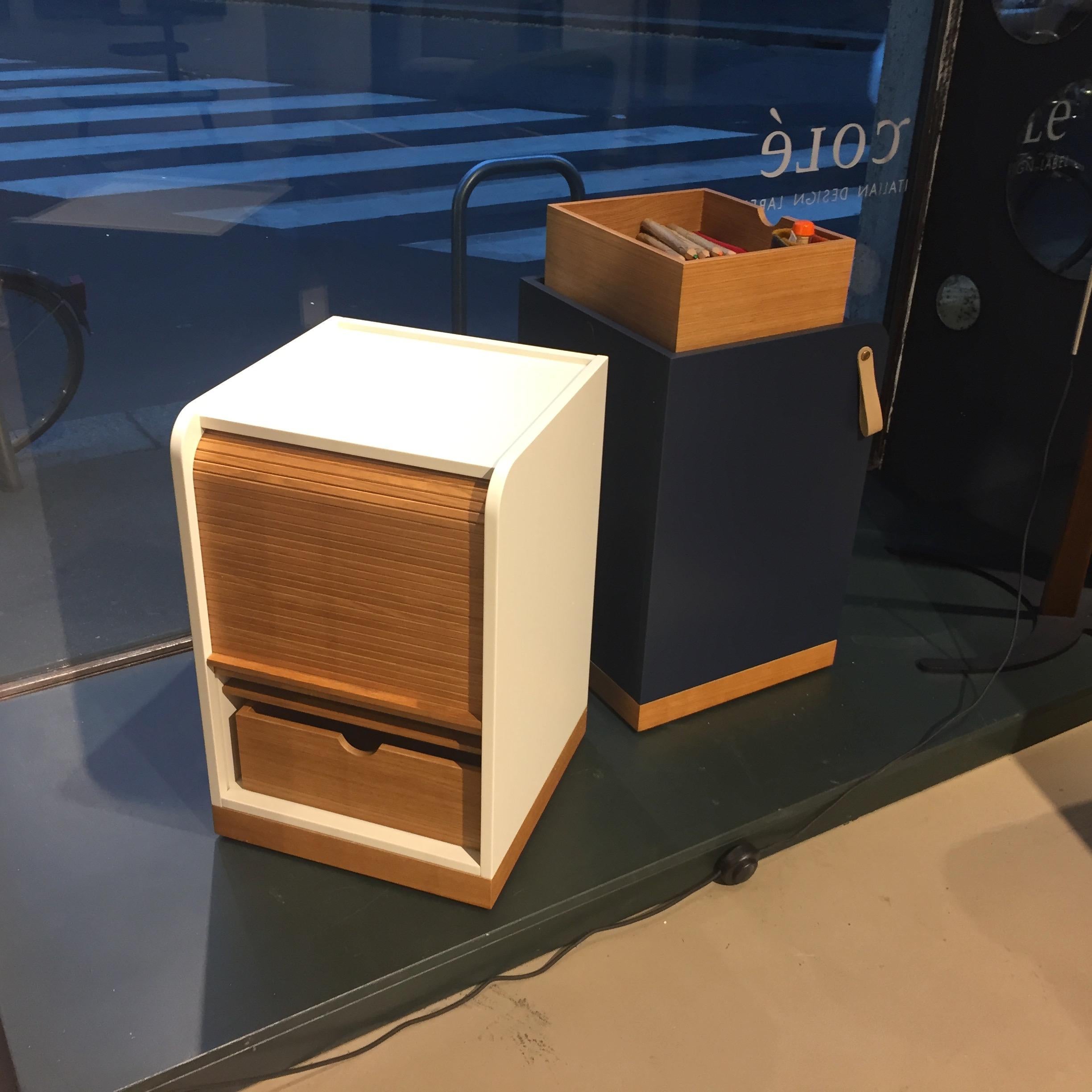 Armario rodante con ruedas Tapparelle de Colé, blanco perla, diseño minimalista Italiano en venta