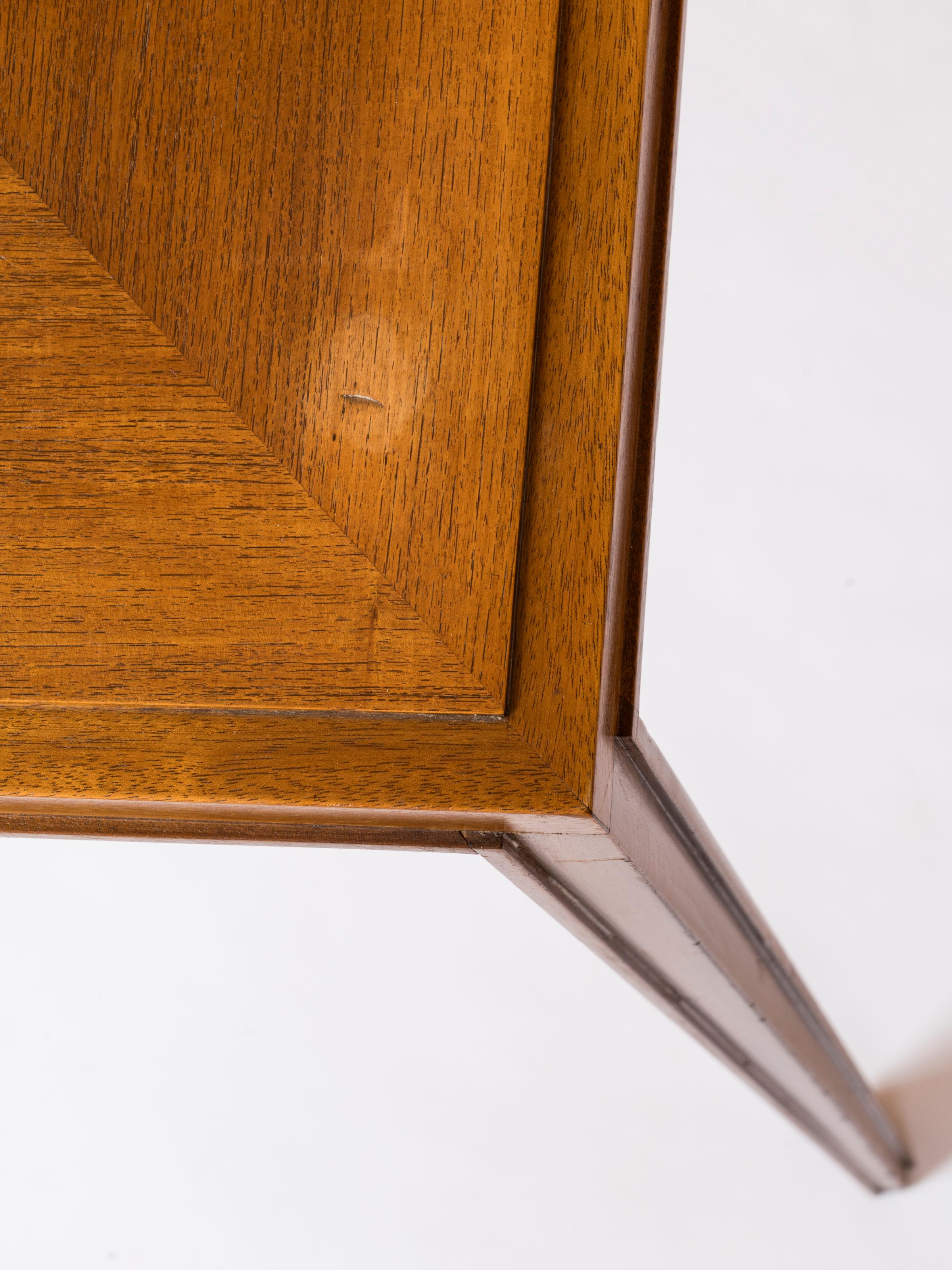Tappered Legs Square Cherry Tree Marquetry Scandinavian Table -  1960's im Angebot 2
