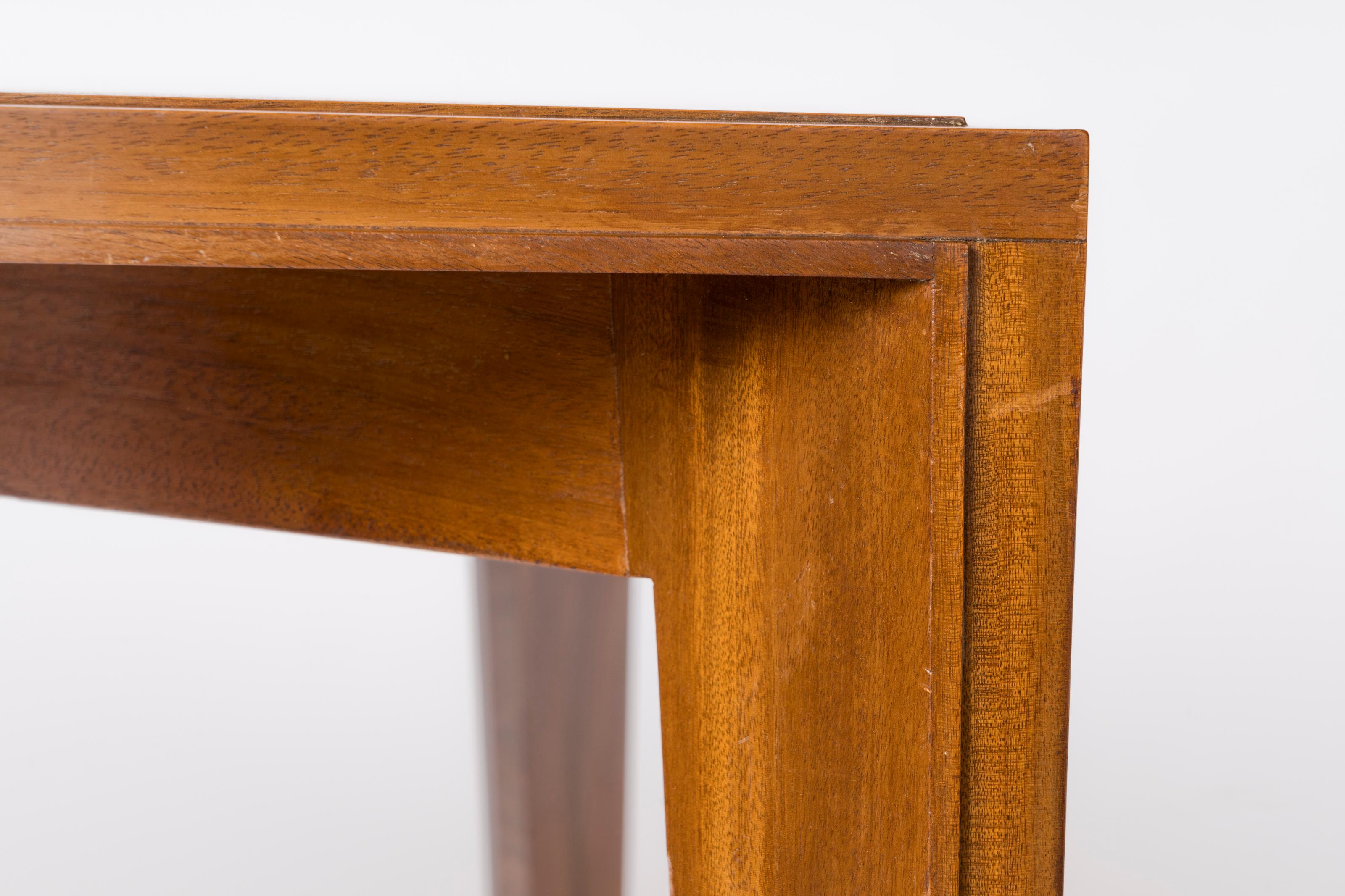 Tappered Legs Square Cherry Tree Marquetry Scandinavian Table -  1960's (Marketerie) im Angebot