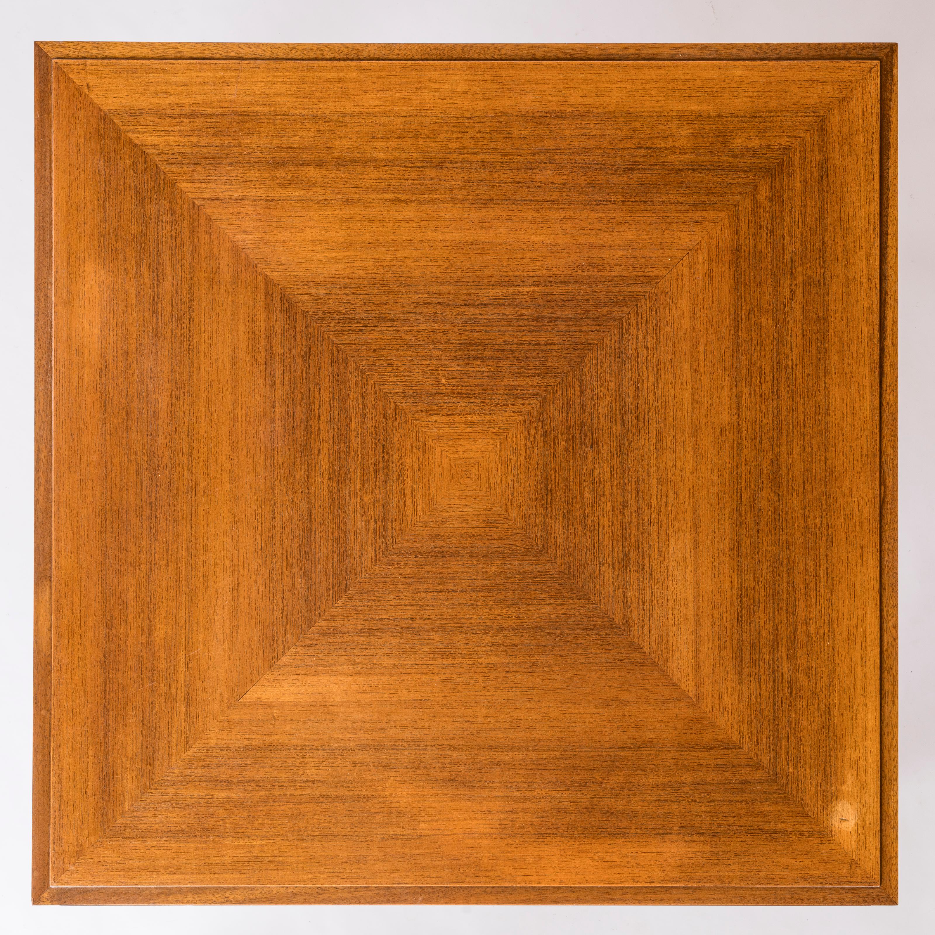 Tappered Legs Square Cherry Tree Marquetry Scandinavian Table -  1960's (Kirsche) im Angebot