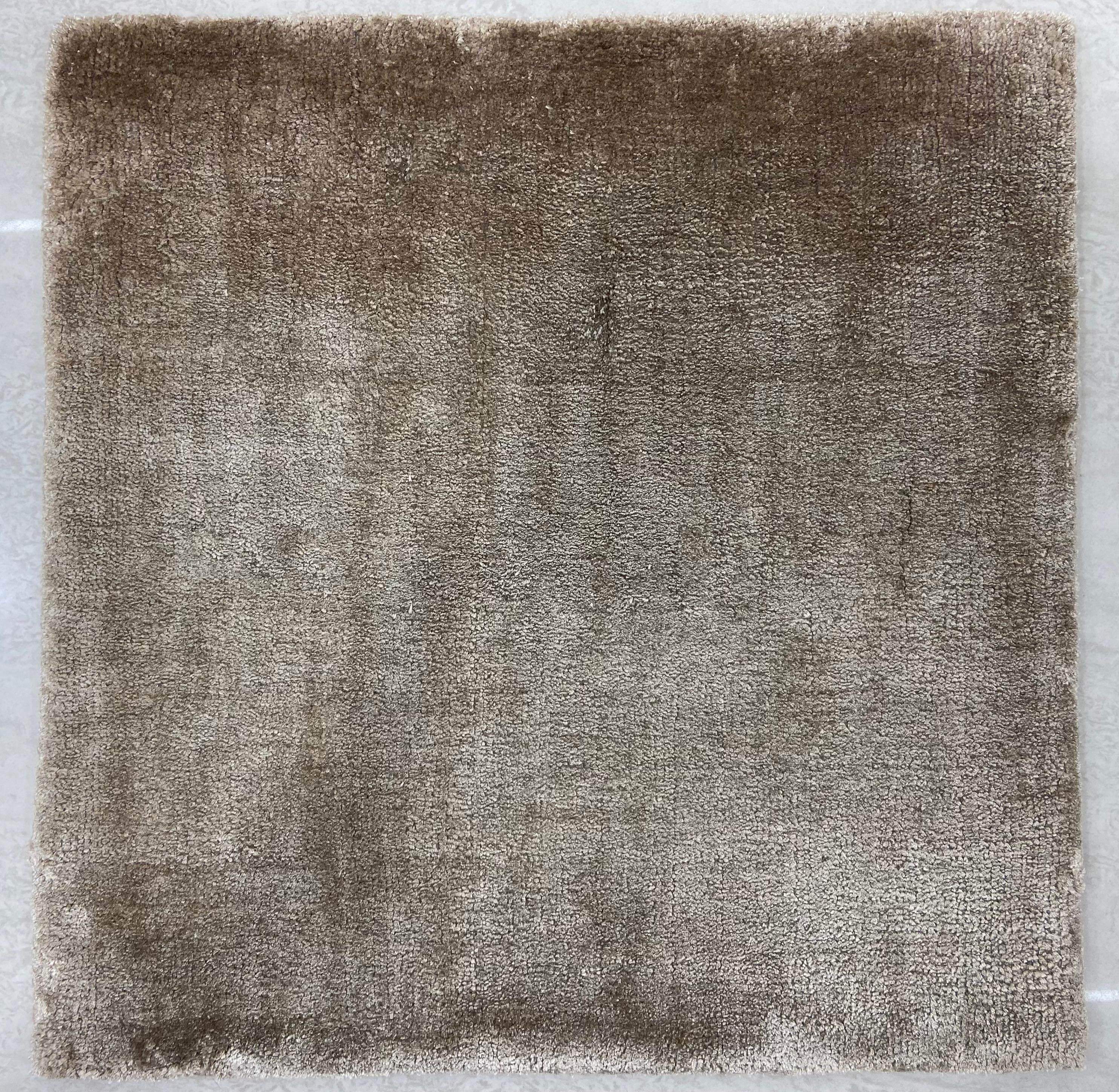 Tapis noué à la main personnalisable en vente 4