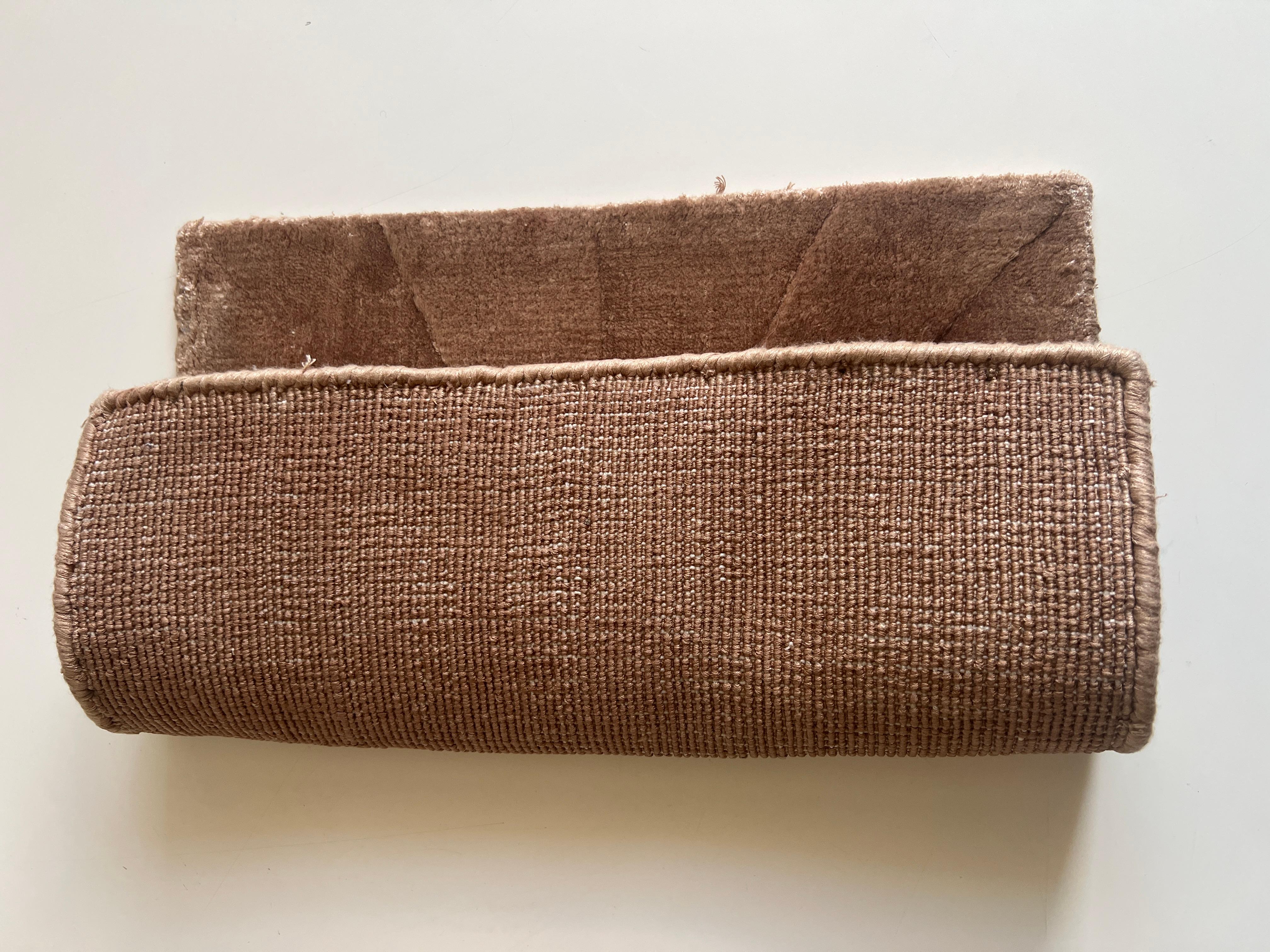 Individuell gestaltbarer handgeknüpfter Teppich (Italian) im Angebot