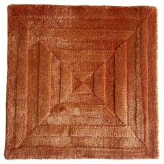 Customizable hand-knotted rug