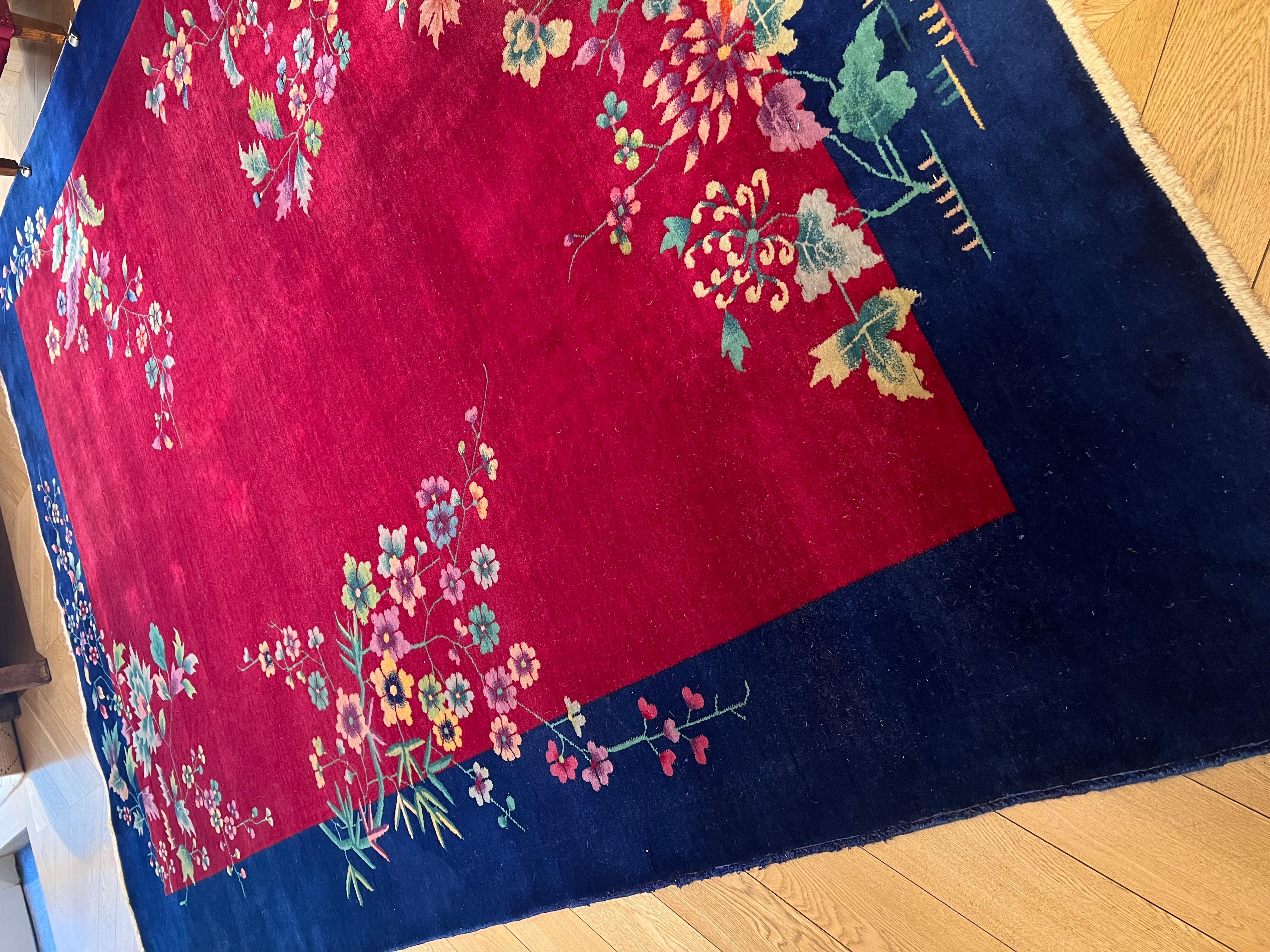 From its elegance and unusual style, one can recognize this splendid Chinese carpet from the Art Deco period. The wool is shiny and silky, spun thicker than ordinary Chinese wool. This type of carpet originated around the 1920s on the initiative of