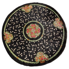 Vintage Tappeto base nera decorato con cesti di rose realizzato per scenografie teatrali