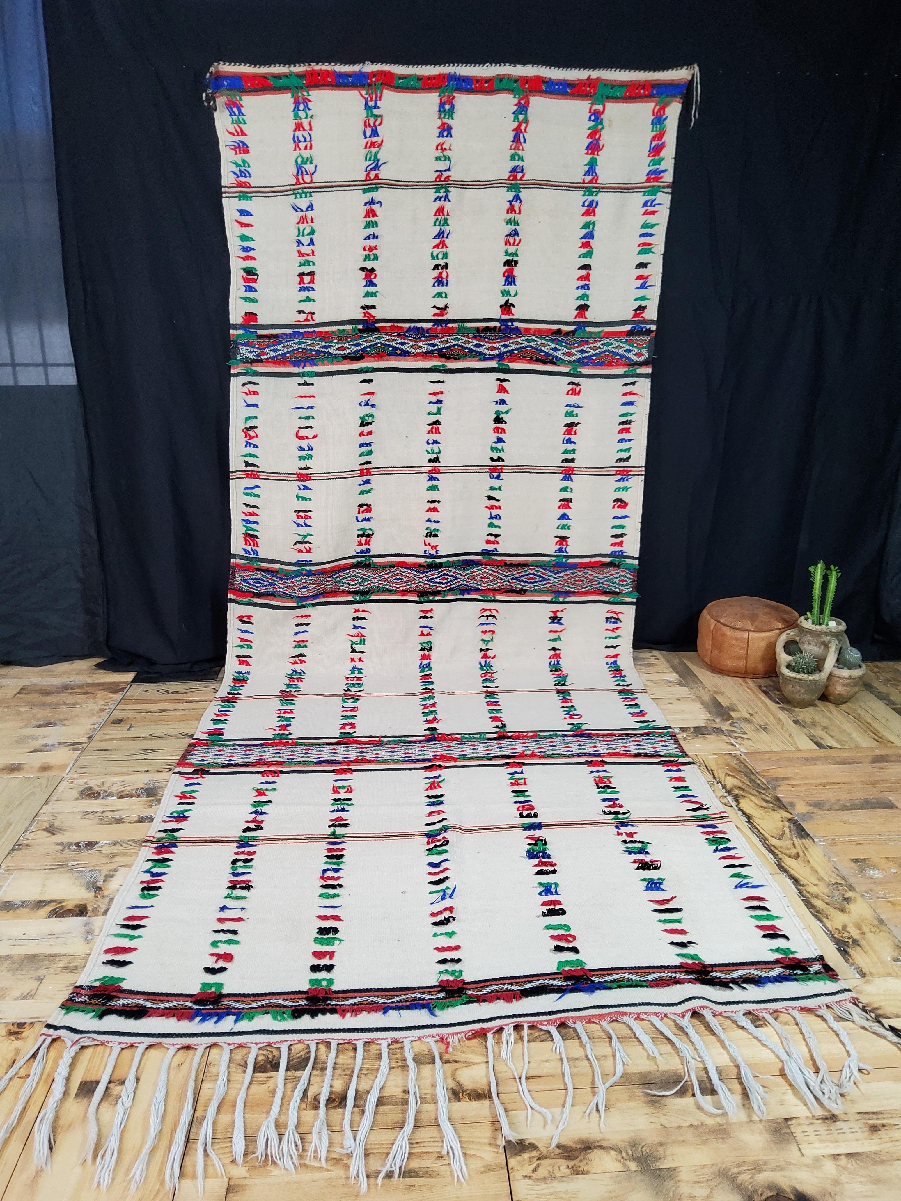 Tappeto Berbero Azilal Vintage,  in Lana Naturale - Anni'70, Marocco, 400x155 cm (20th Century) im Angebot