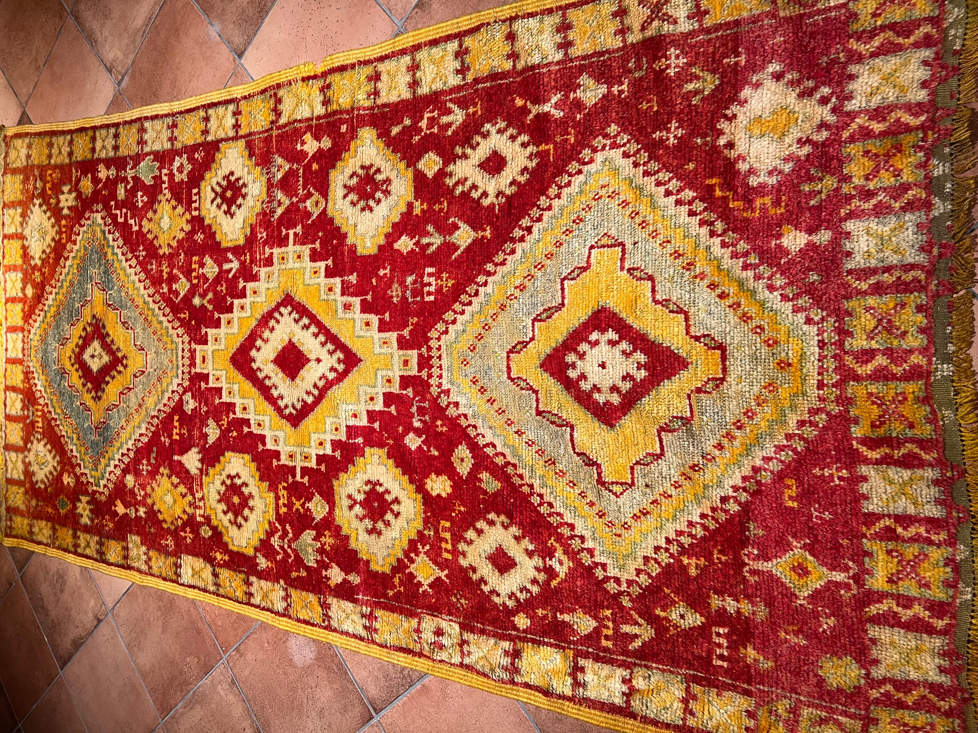 The geometric designs of Berber carpets represent a veritable coded language, handed down from mother to daughter, telling the secret story of the woman who wove it within the household hearth. The carpets feature lozenges, triangles, straight and