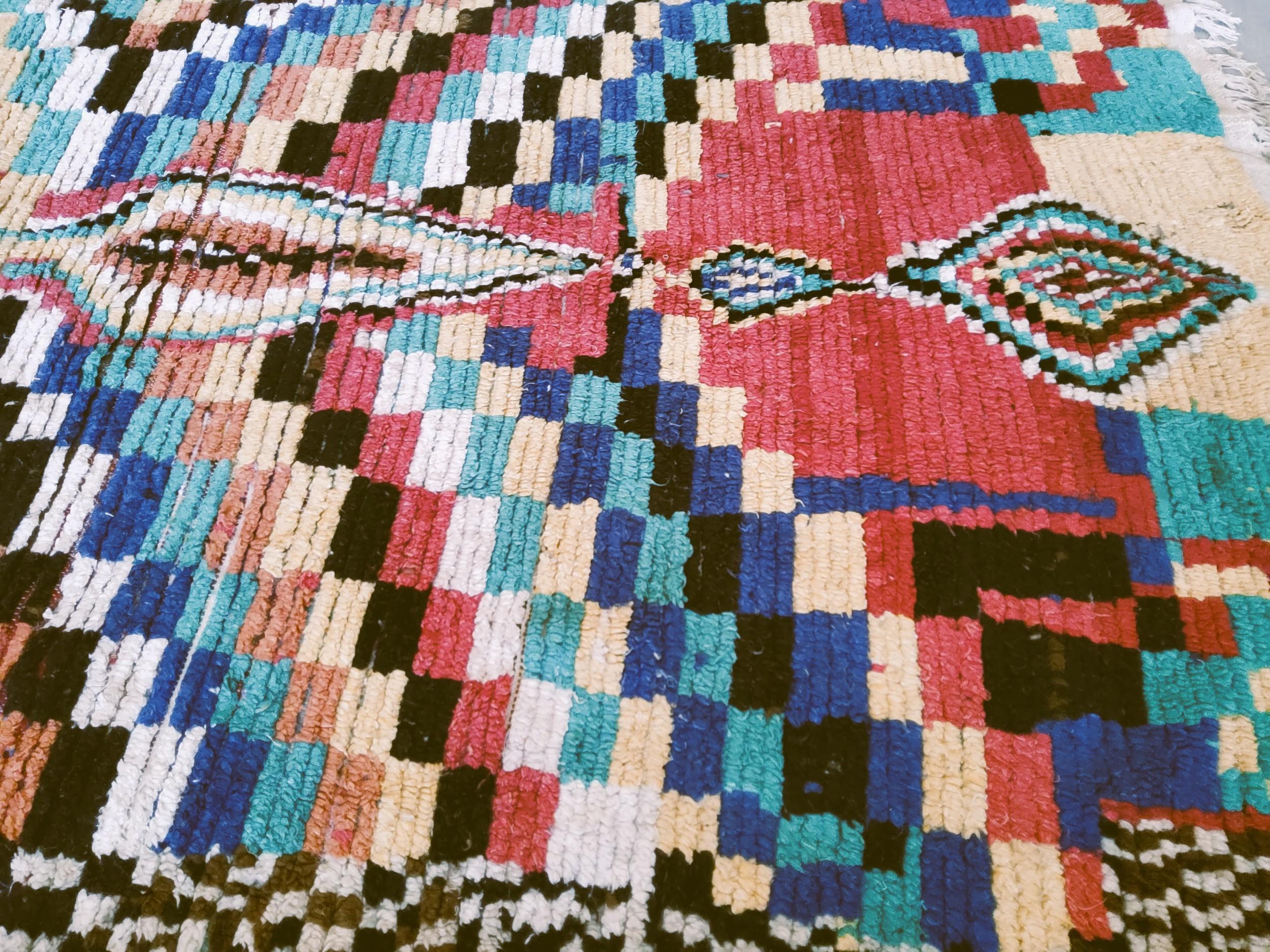 Hand-Knotted Vintage Moroccan Berber Rug Azilal Manufatto in Multicolored Wool Natural For Sale