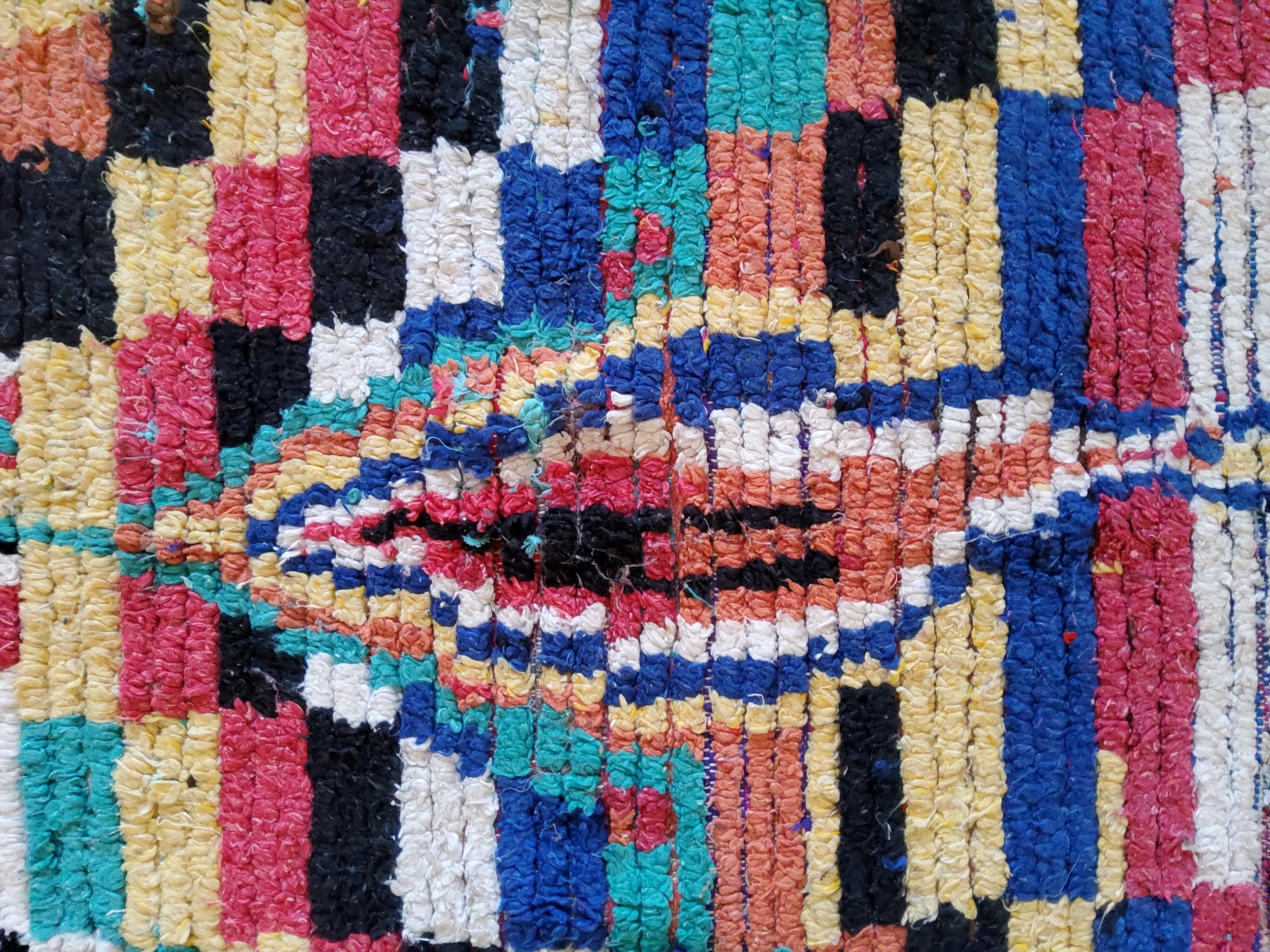 Late 20th Century Vintage Moroccan Berber Rug Azilal Manufatto in Multicolored Wool Natural For Sale