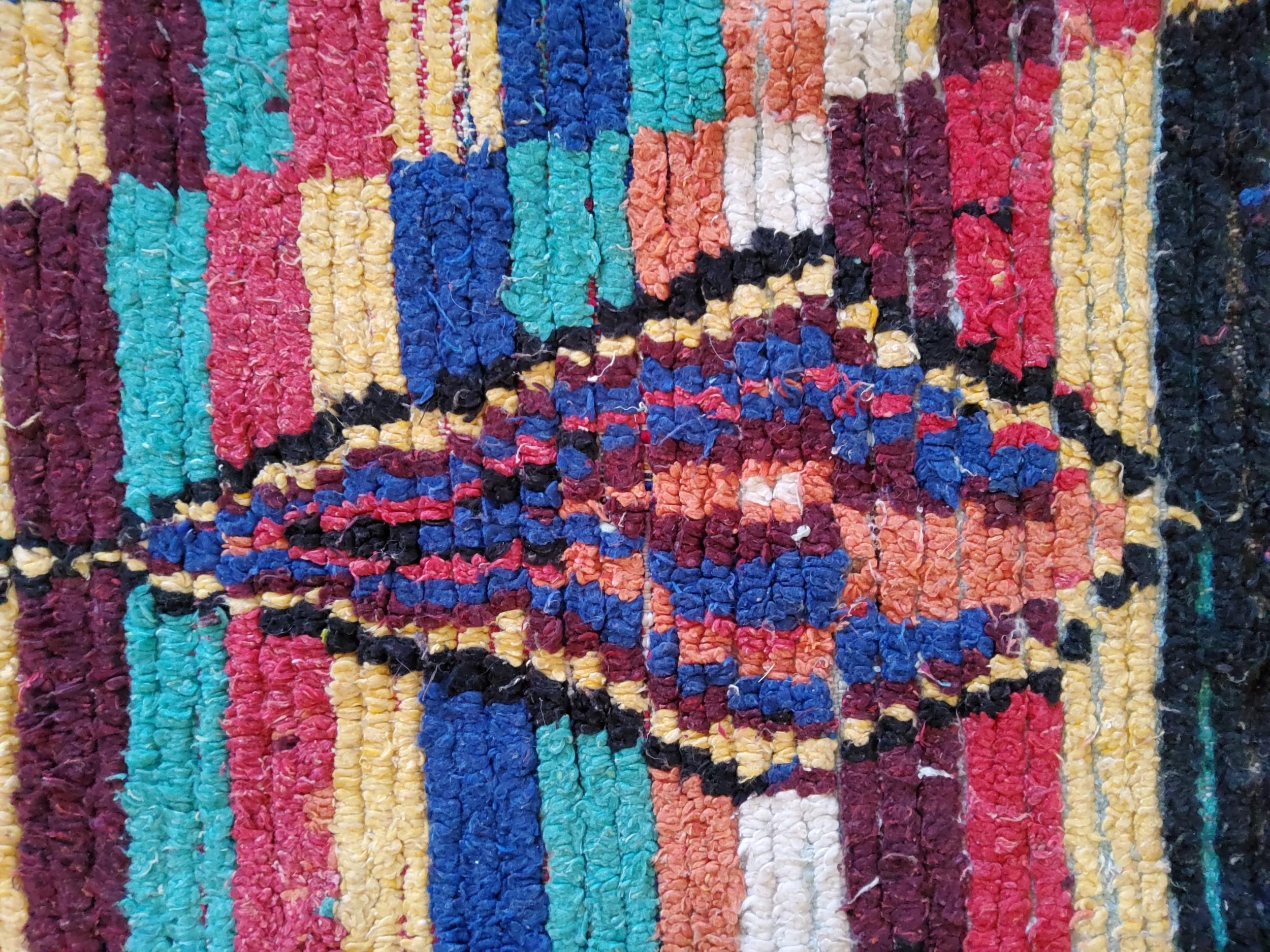Vintage Moroccan Berber Rug Azilal Manufatto in Multicolored Wool Natural For Sale 2