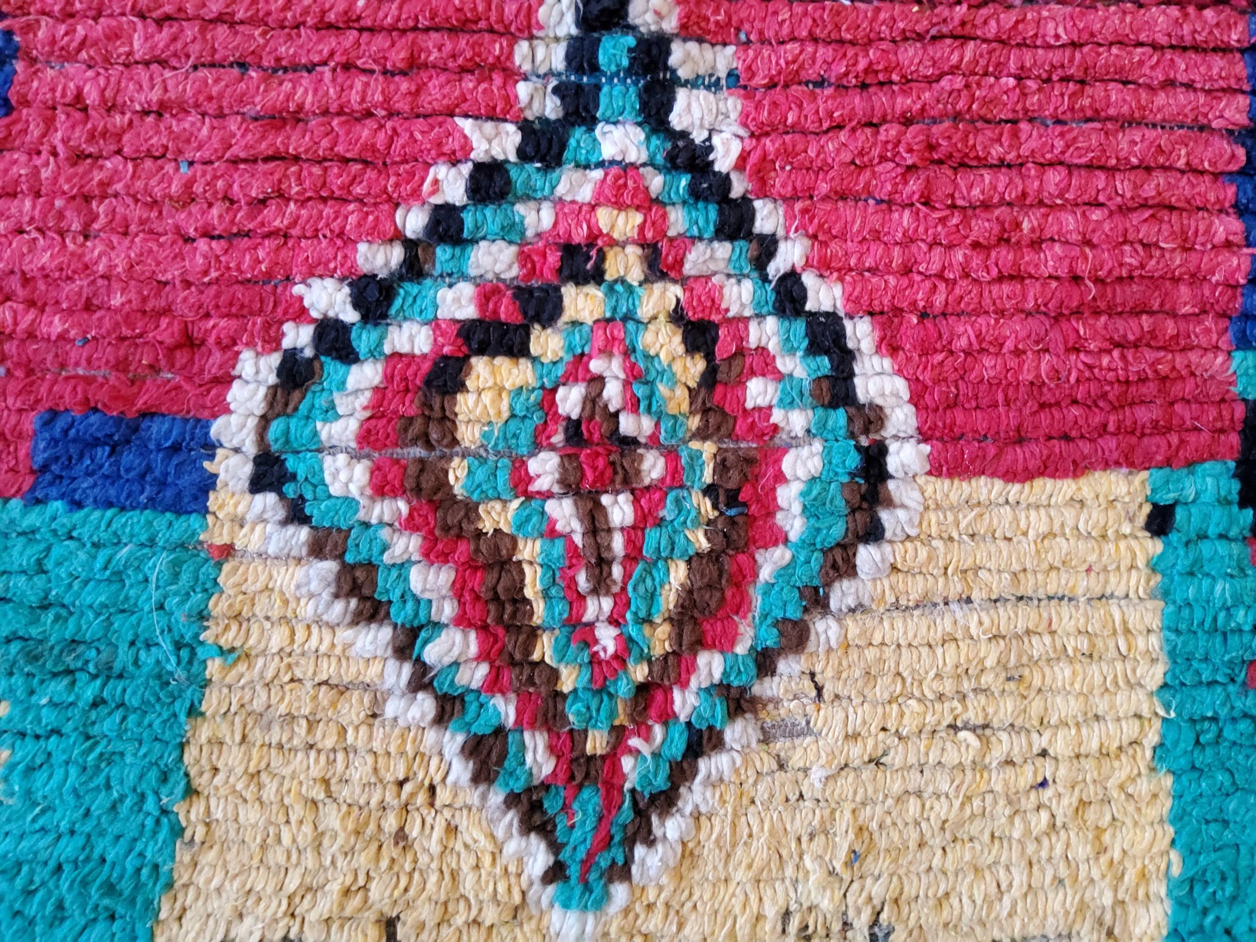 Vintage Moroccan Berber Rug Azilal Manufatto in Multicolored Wool Natural For Sale 3