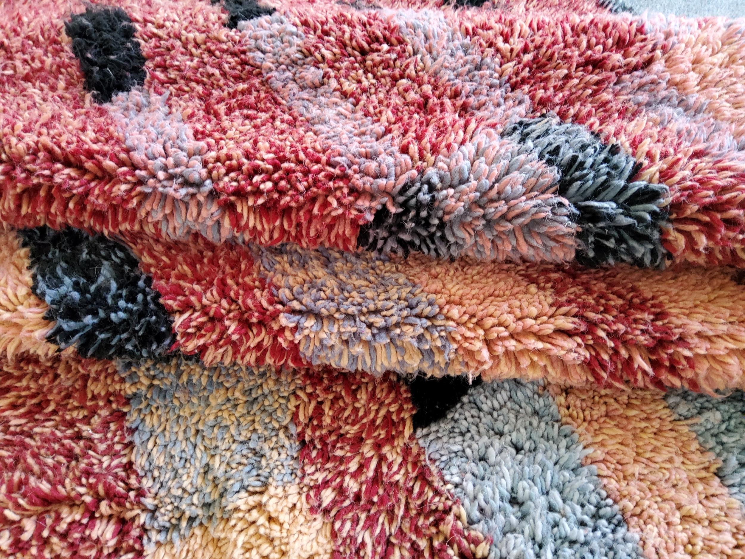 Tappeto Berbero  Beniourain, in Lana Multicolore - Marocco, Anni '90, 290x250 cm In Good Condition For Sale In Loria, IT