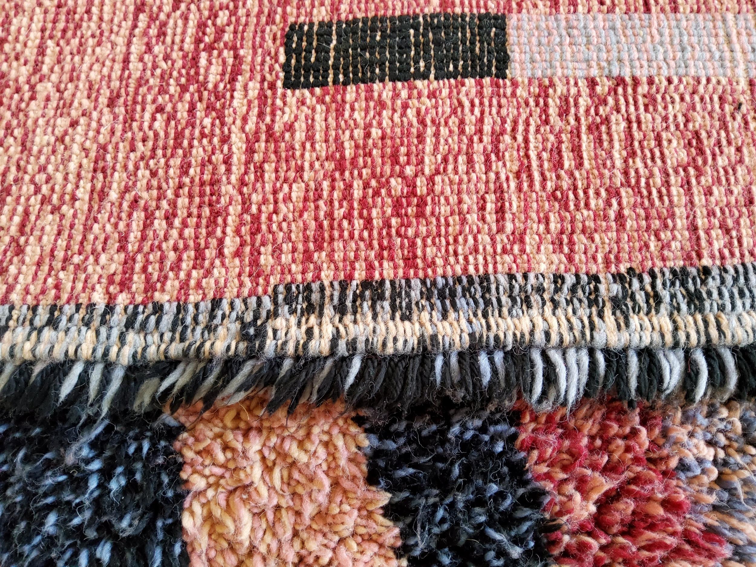 Tappeto Berbero  Beniourain, in Lana Multicolore - Marocco, Anni '90, 290x250 cm For Sale 1