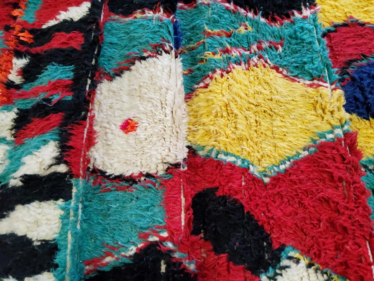 Late 20th Century Tappeto Berbero Vintage Marocco Manuratto in Lana e Cotone Multicolori Naturale in vendita