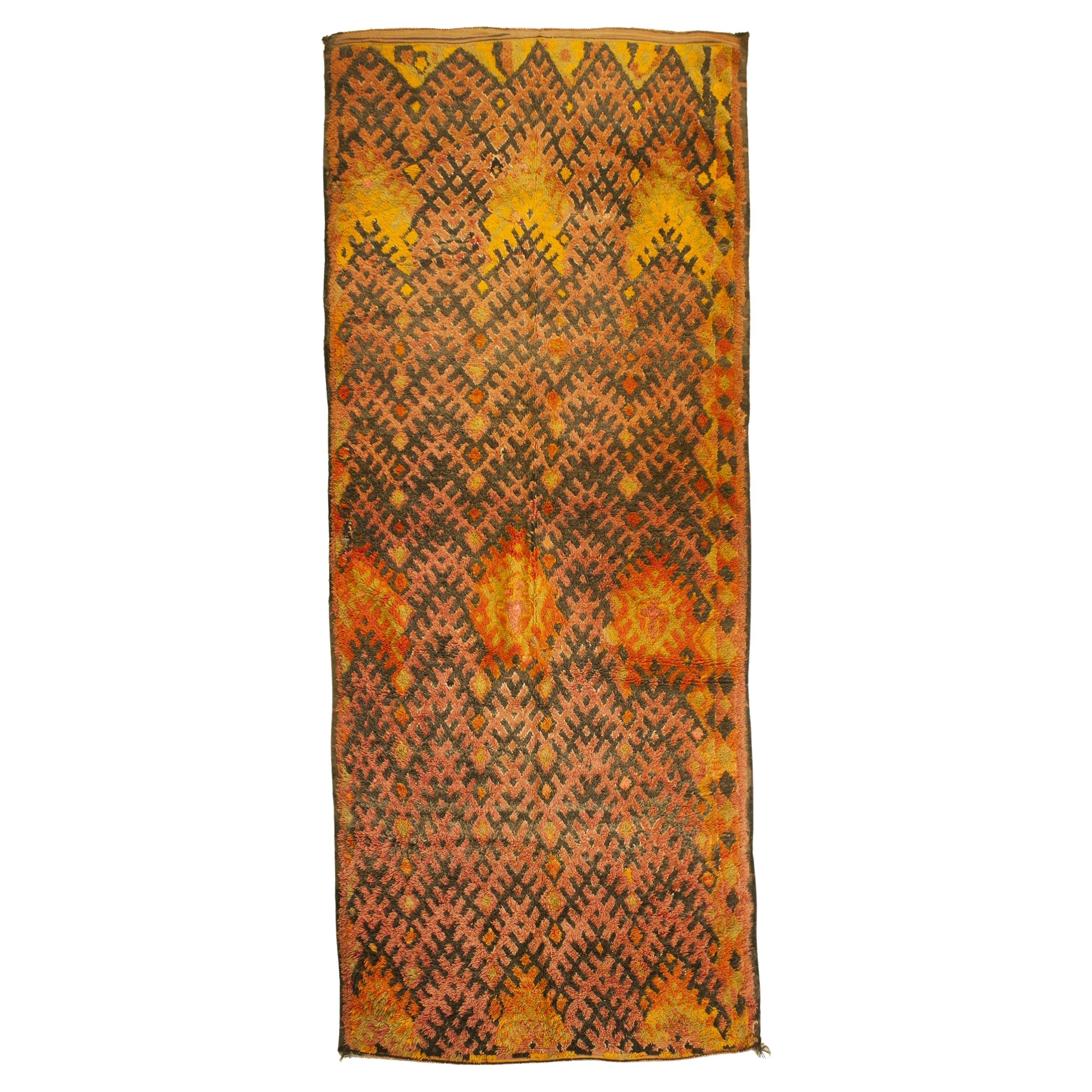 Berber Carpet Vintage Talsent Morocco, 1950s Natural Dyed Wool 418×197 cm For Sale