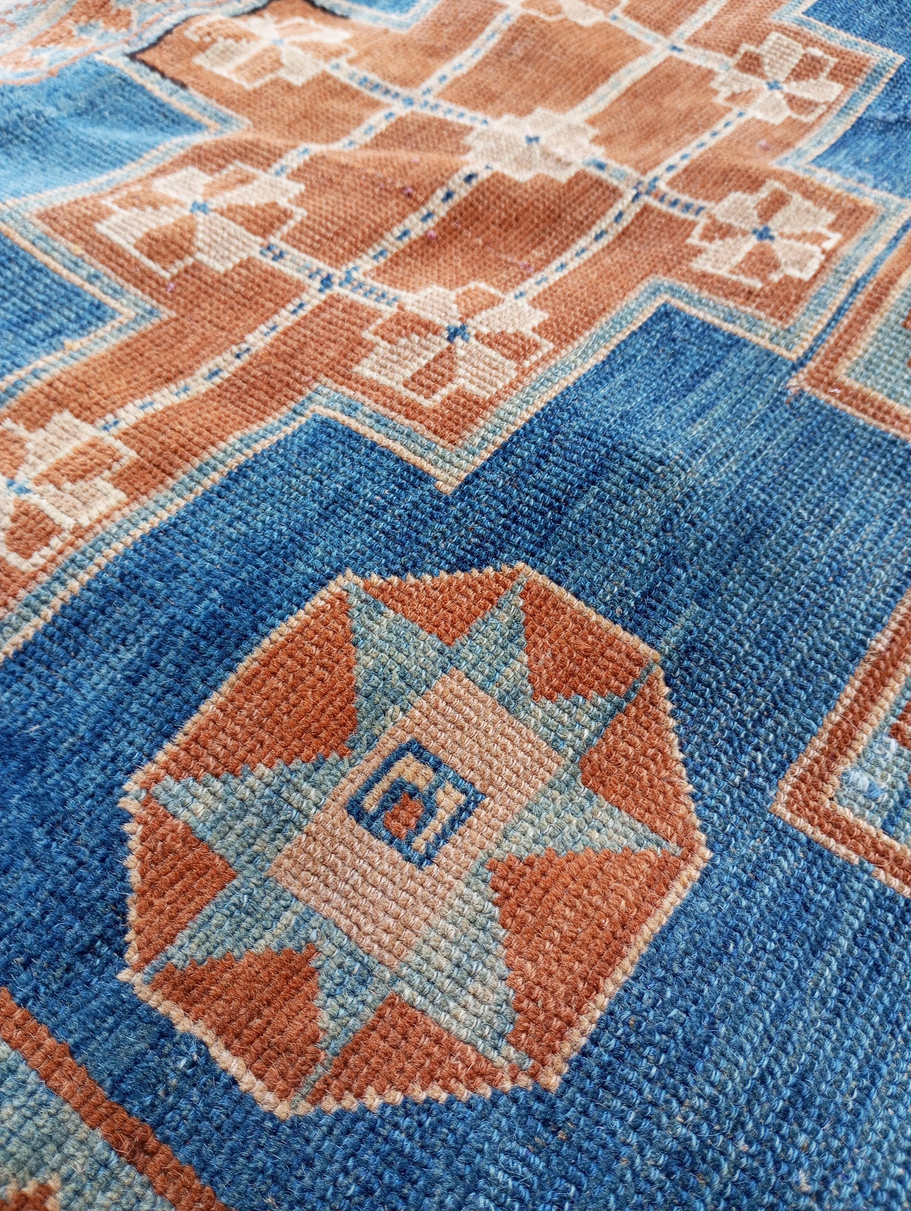 Blue hand-knotted Caucasian rug For Sale 2