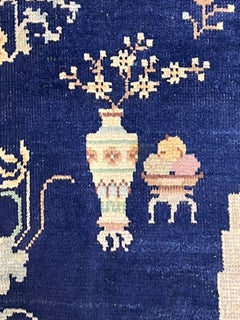 Alfombra con fondo azul y diseño chino de los años 30