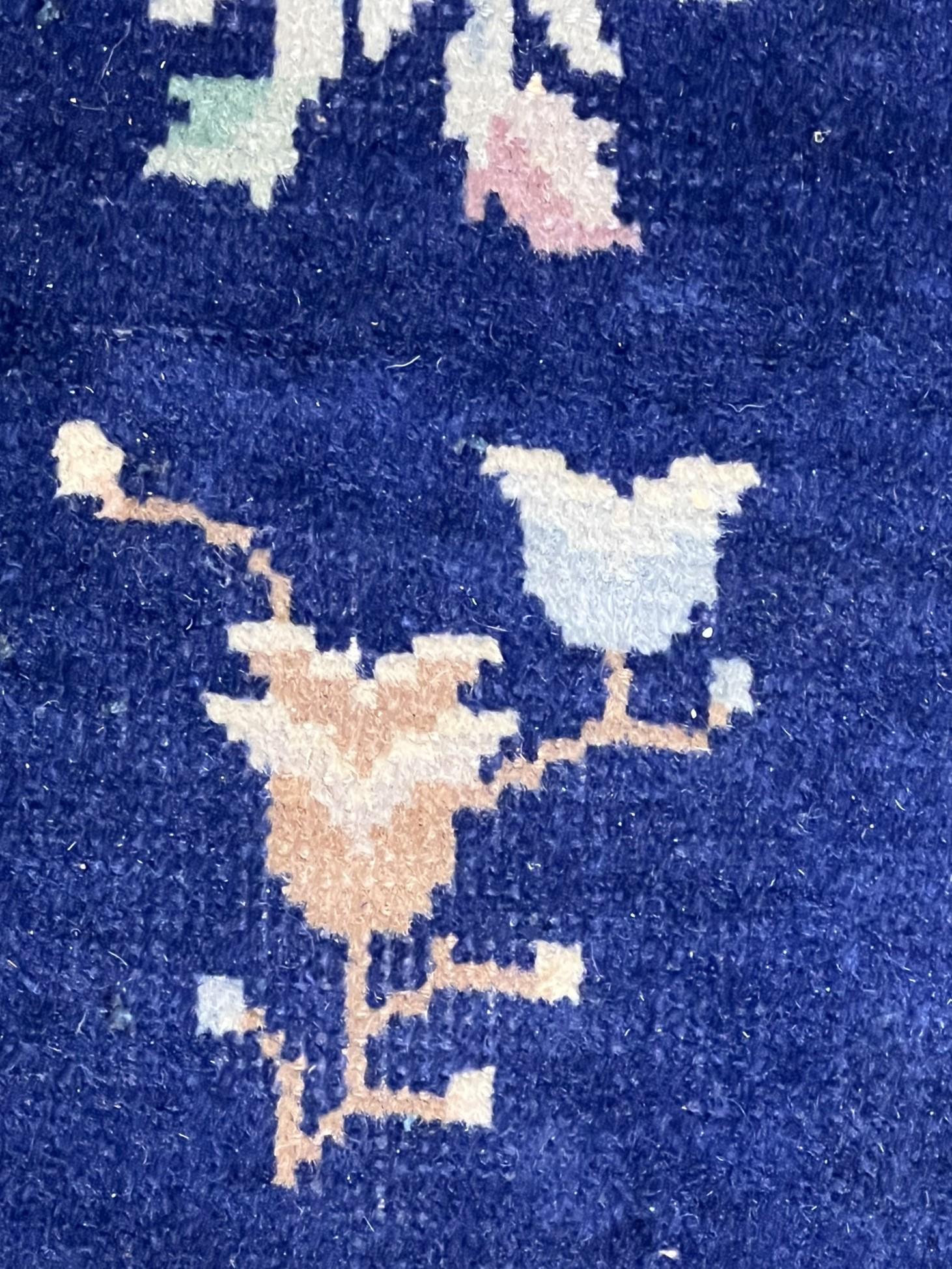 Carpet with light blue background and Chinese design from the 1930s In Good Condition For Sale In Firenze, IT