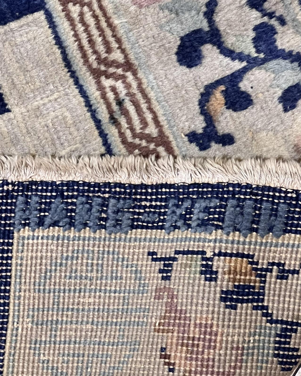 Carpet with light blue background and Chinese design from the 1930s For Sale 1