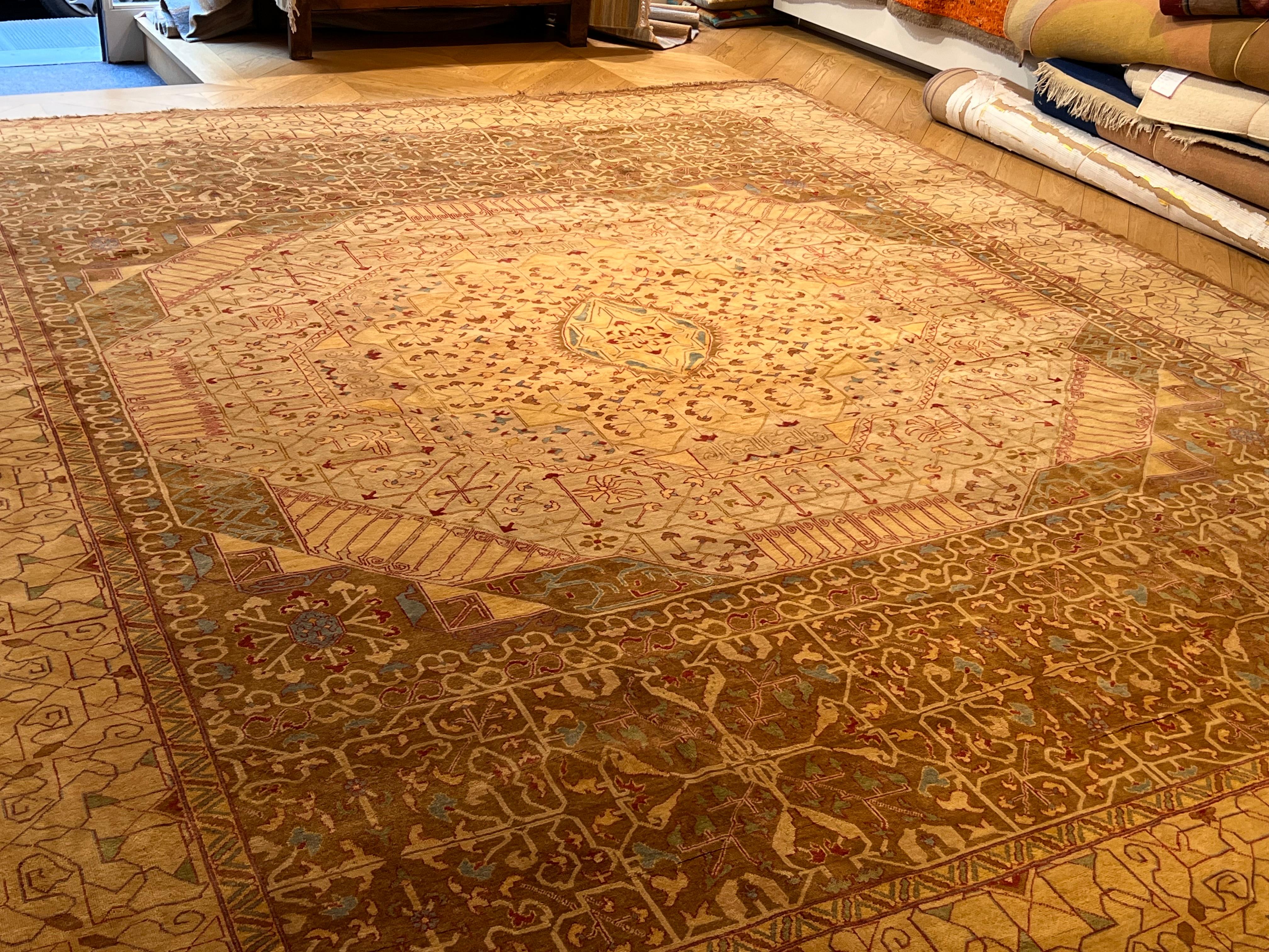 Carpet with the pattern of ancient Mamluk carpets and light shade For Sale 6