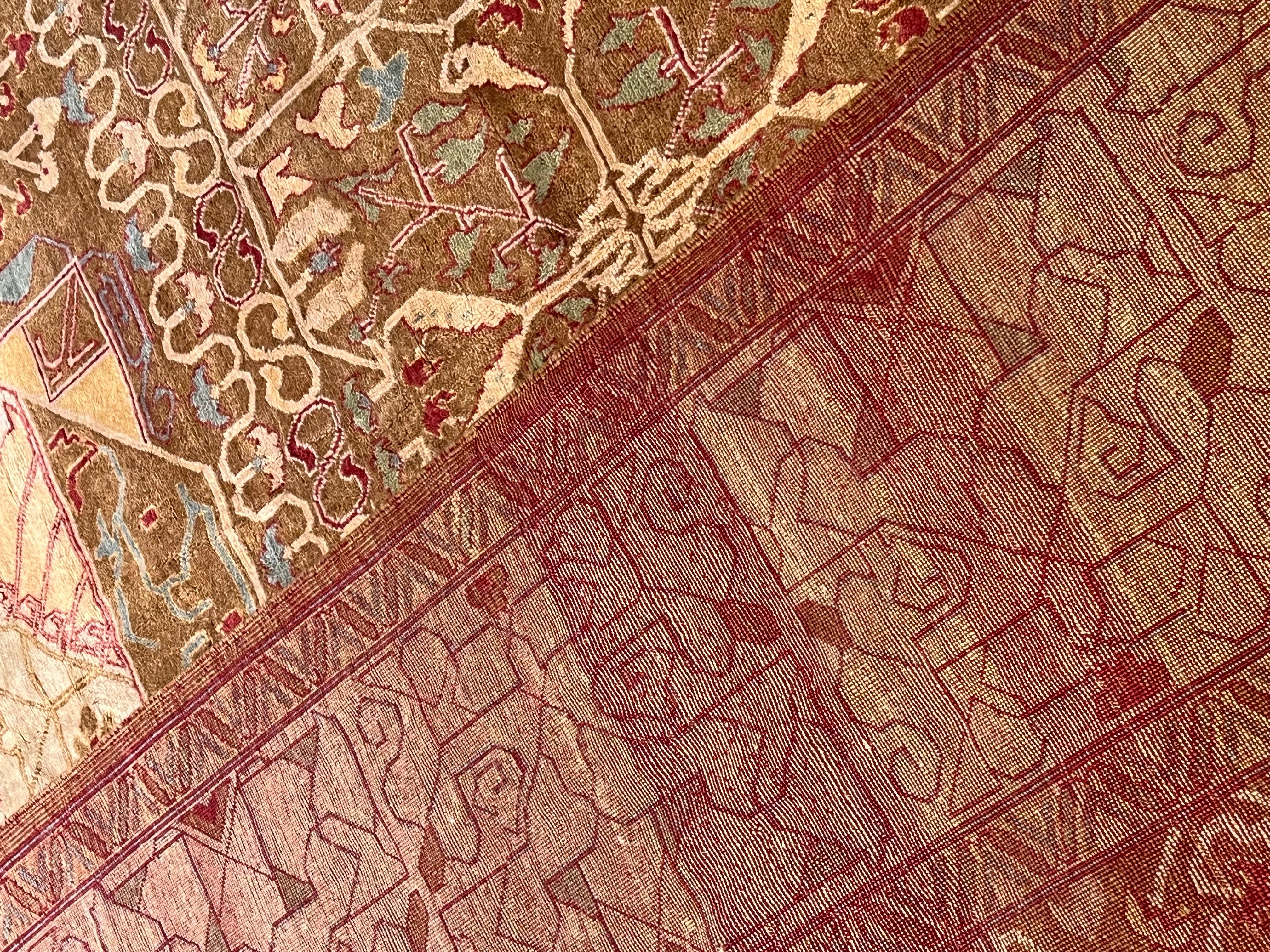 Teppich mit dem Muster der alten Mamluken-Teppiche und hellen Farbtönen im Angebot 7