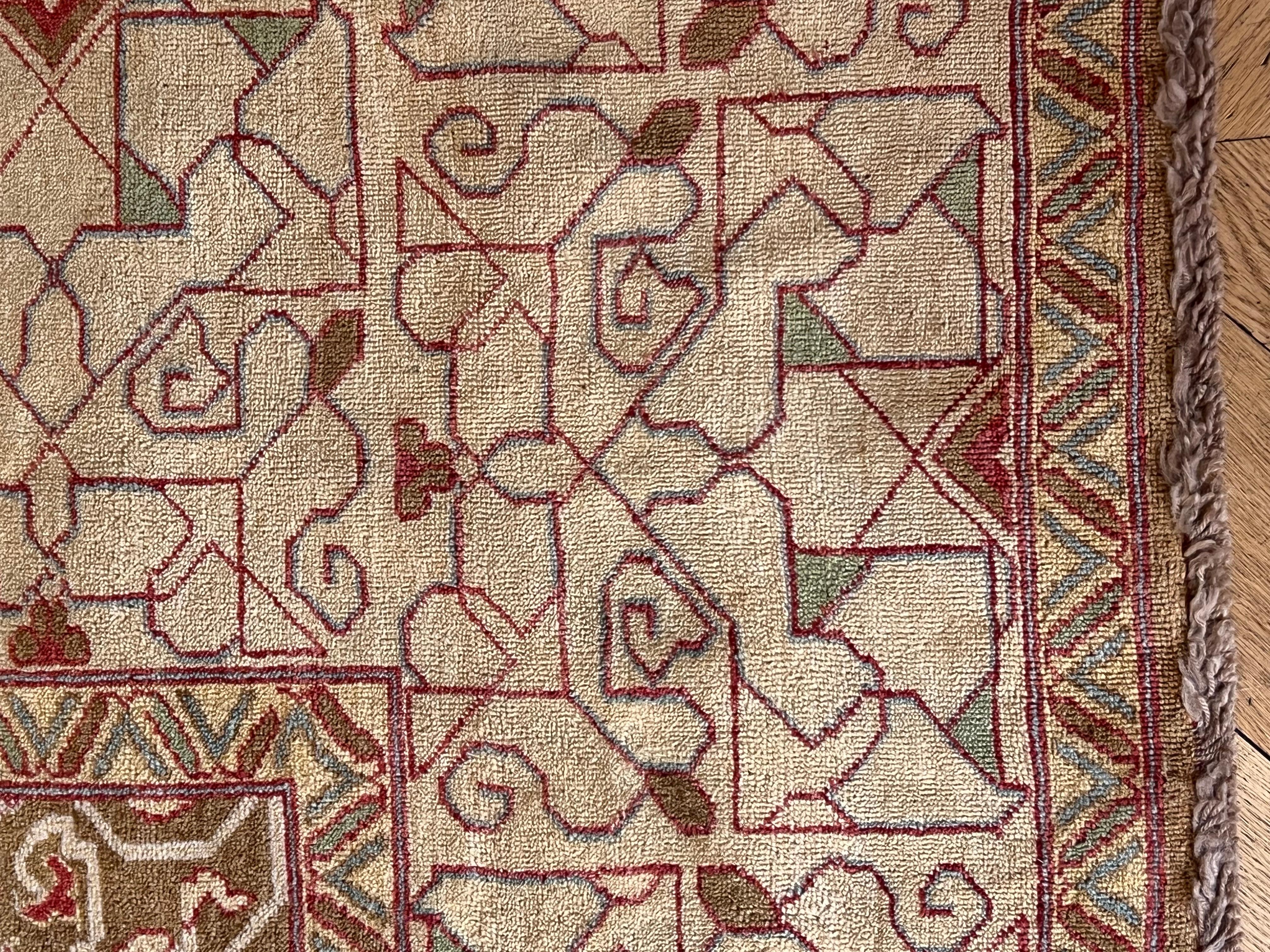Teppich mit dem Muster der alten Mamluken-Teppiche und hellen Farbtönen (Maurisch) im Angebot
