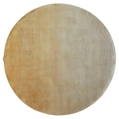 Table contemporaine design italien giallo degradè par Deanna Comellini ø 250cm