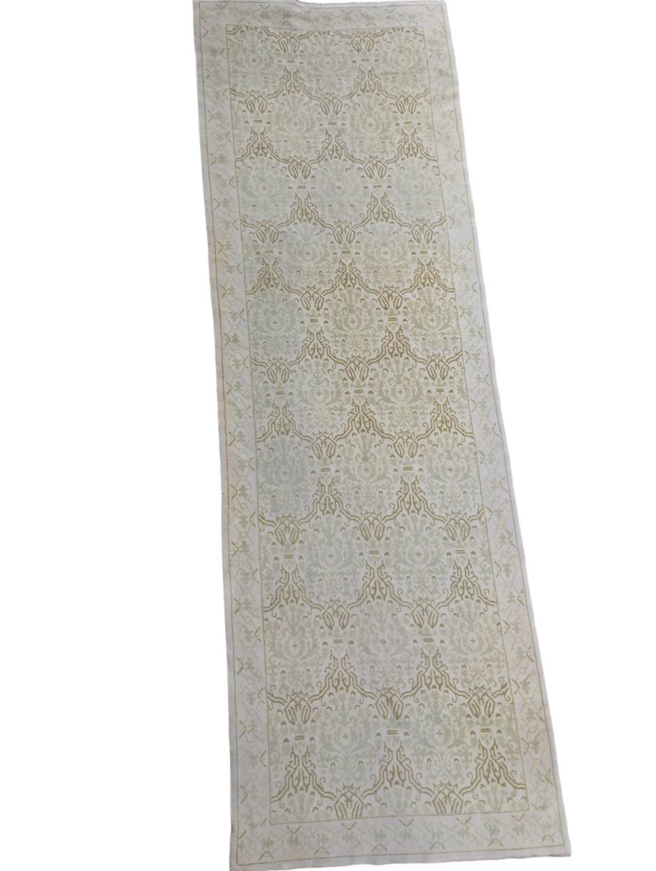 Laine Tapis de Cuenca noué à la main, dimensions inhabituelles 555 x 180 cm. en vente