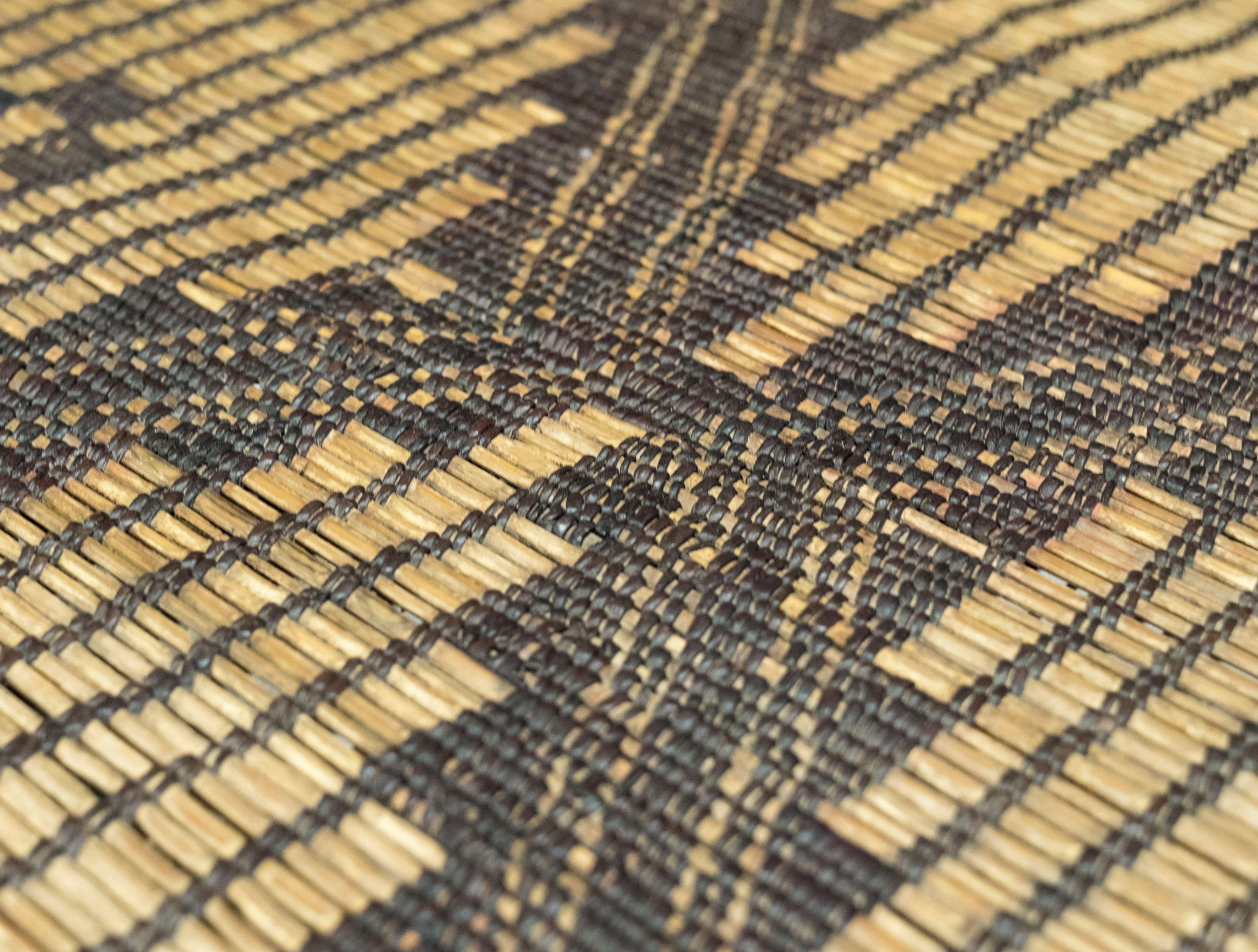 Mauretanischer Teppich, Vintage, 20. Jahrhundert, Holz und Leder, Kelim, Vorrätig im Zustand „Gut“ im Angebot in Loria, IT