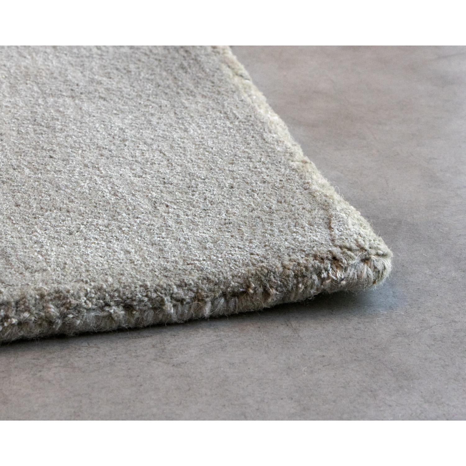 Tappeto design grigio bordo obliquo di Deanna Comellini in Stock 340x490cm In condizioni Nuovo in vendita a Bologna, IT