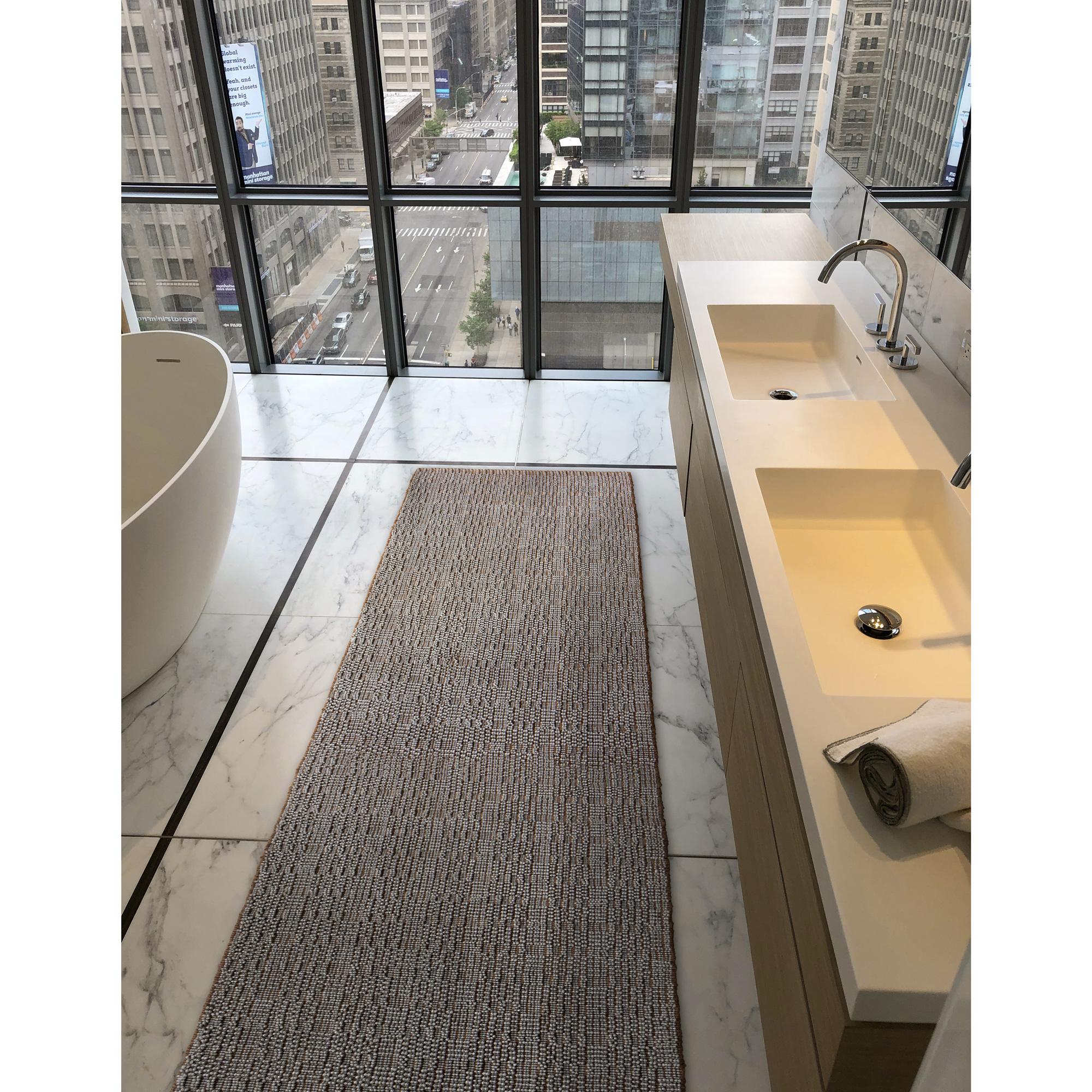 Tessuto a mano Tappeto Design Iconico Scacchi 3D Marrone Terra di Deanna Comellini 200x300 cm in vendita