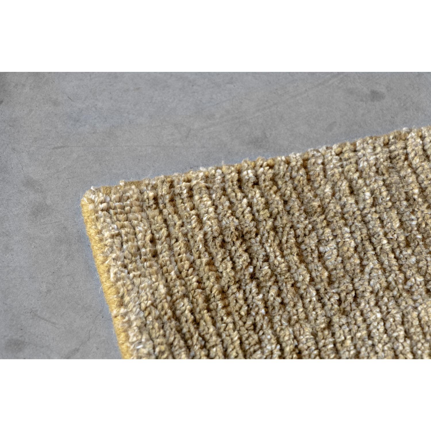 Indian Tappeto design in lana e seta di bambù sostenibile by Deanna Comellini 200x300cm For Sale