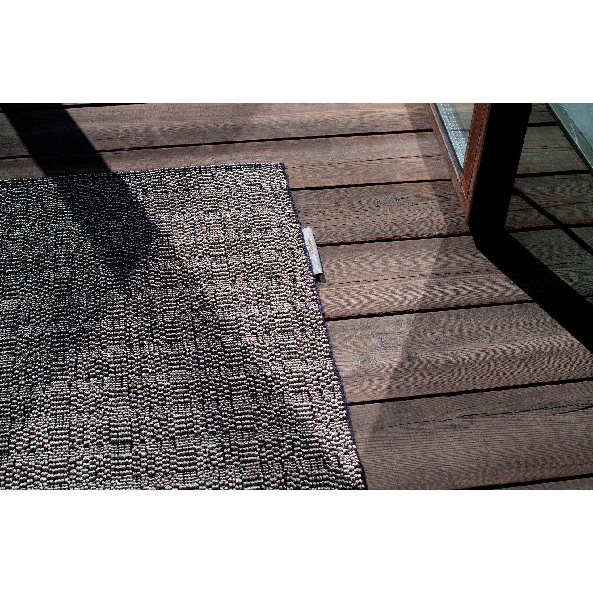 Tappeto design italiano grigio linee blu di Deanna Comellini in Stock 200x300cm In condizioni Nuovo in vendita a Bologna, IT