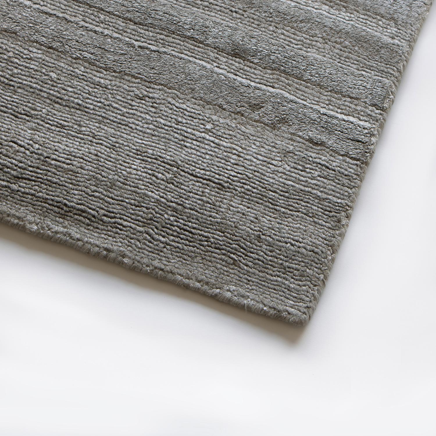 Indian Tappeto Design Italiano in Fibre Naturali Grigio by Deanna Comellini 250x350 cm For Sale