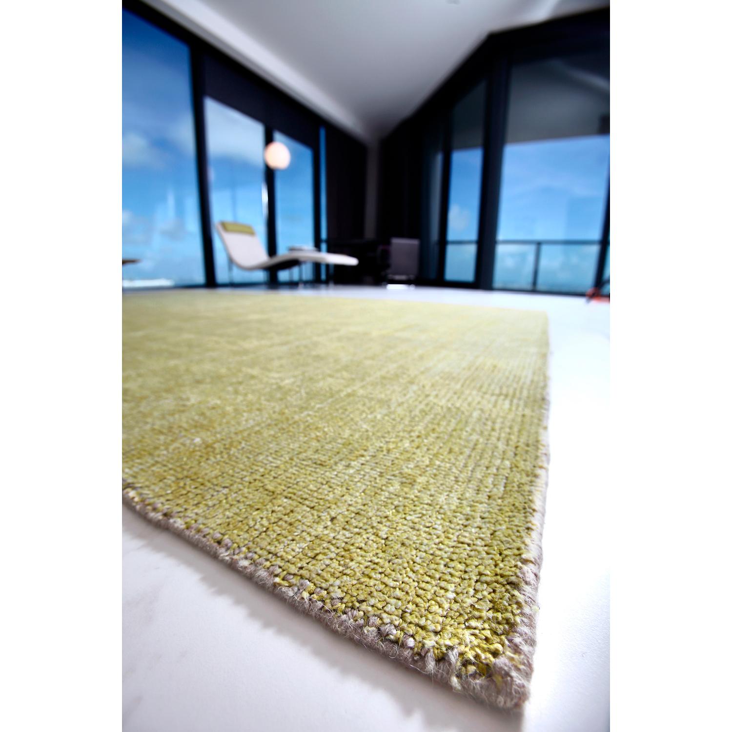Modern Tappeto design italiano lana seta di bambù giallo by Deanna Comellini 250x350 cm For Sale