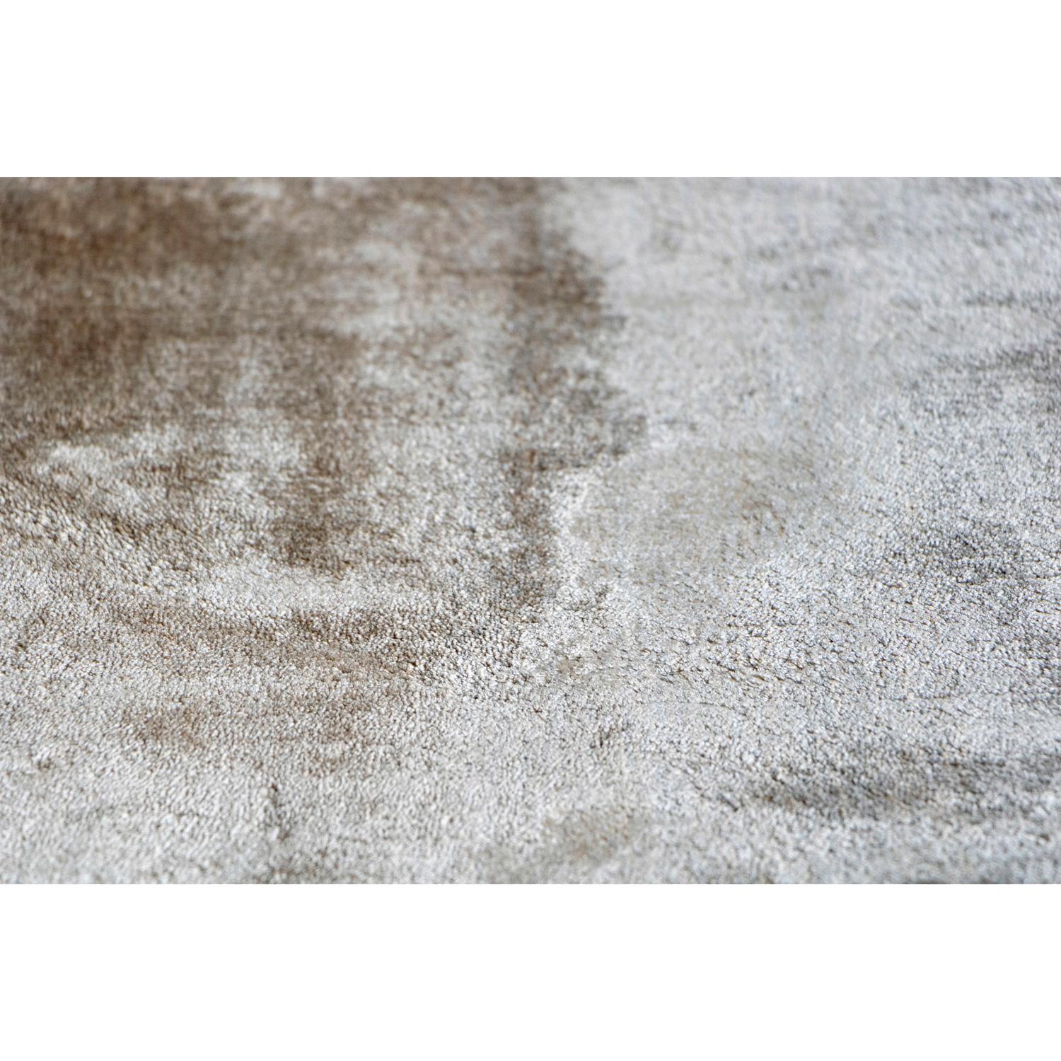 Tappeto design italiano rotondo sfumato by Deanna Comellini Ø 120cm In New Condition For Sale In Bologna, IT
